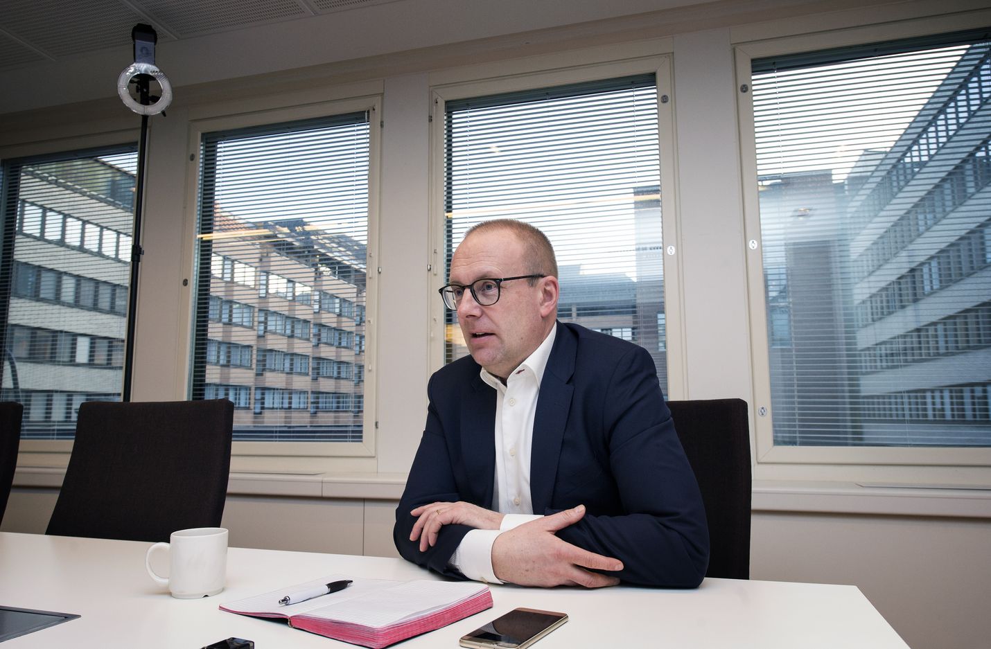 SAK:n puheenjohtaja Jarkko Eloranta varoittaa työnantajien hajota ja hallitse -taktiikan seurauksista.
