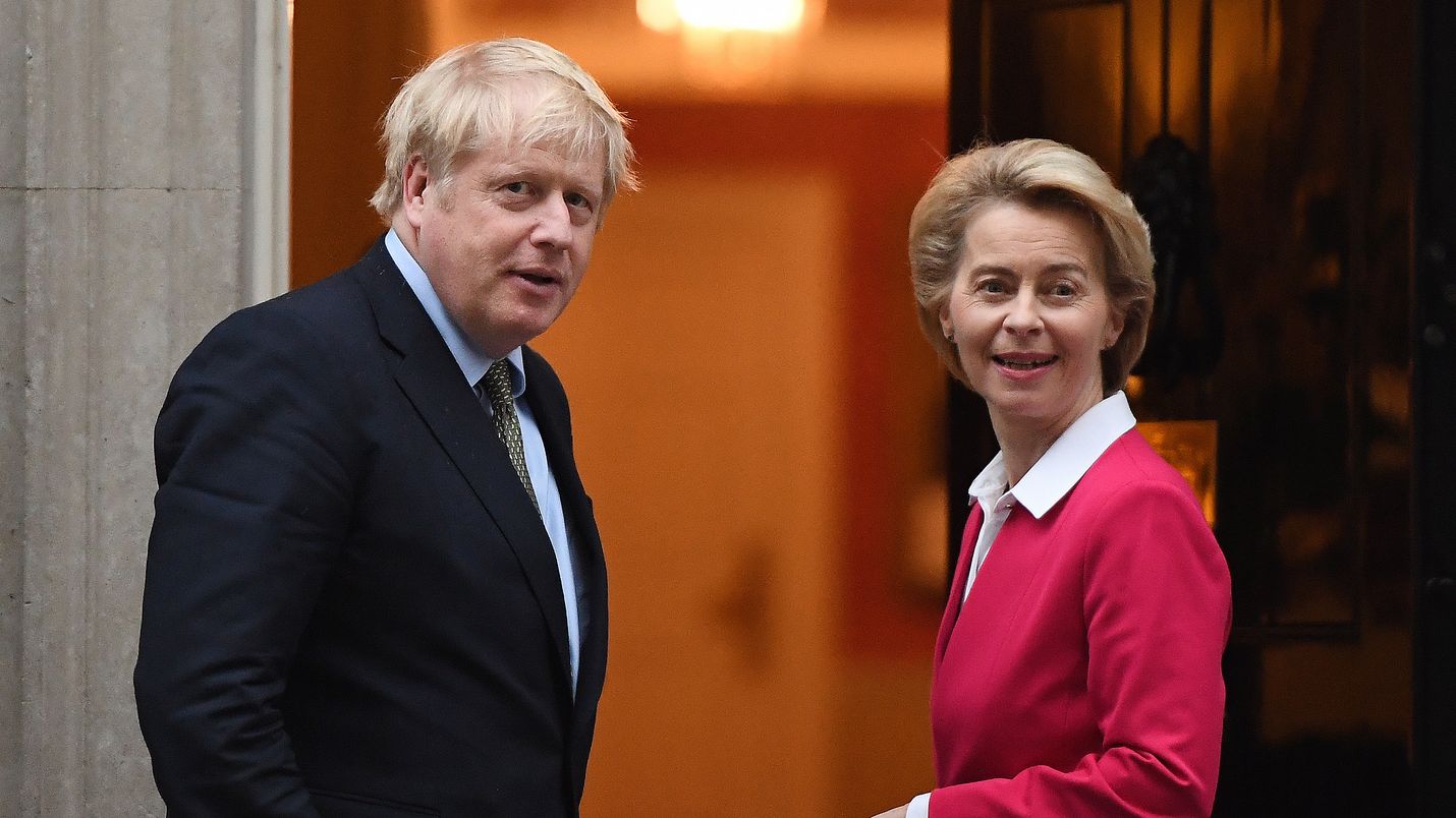 Britannian pääministeri Boris Johnson ja komission puheenjohtaja Ursula von der Leyen eivät ole olleet aiemmin kovinkaan paljon suorassa yhteydessä. Nyt heidän pitäisi avata Britannian erosopimuksen solmut. Arkistokuva viime tammikuulta.