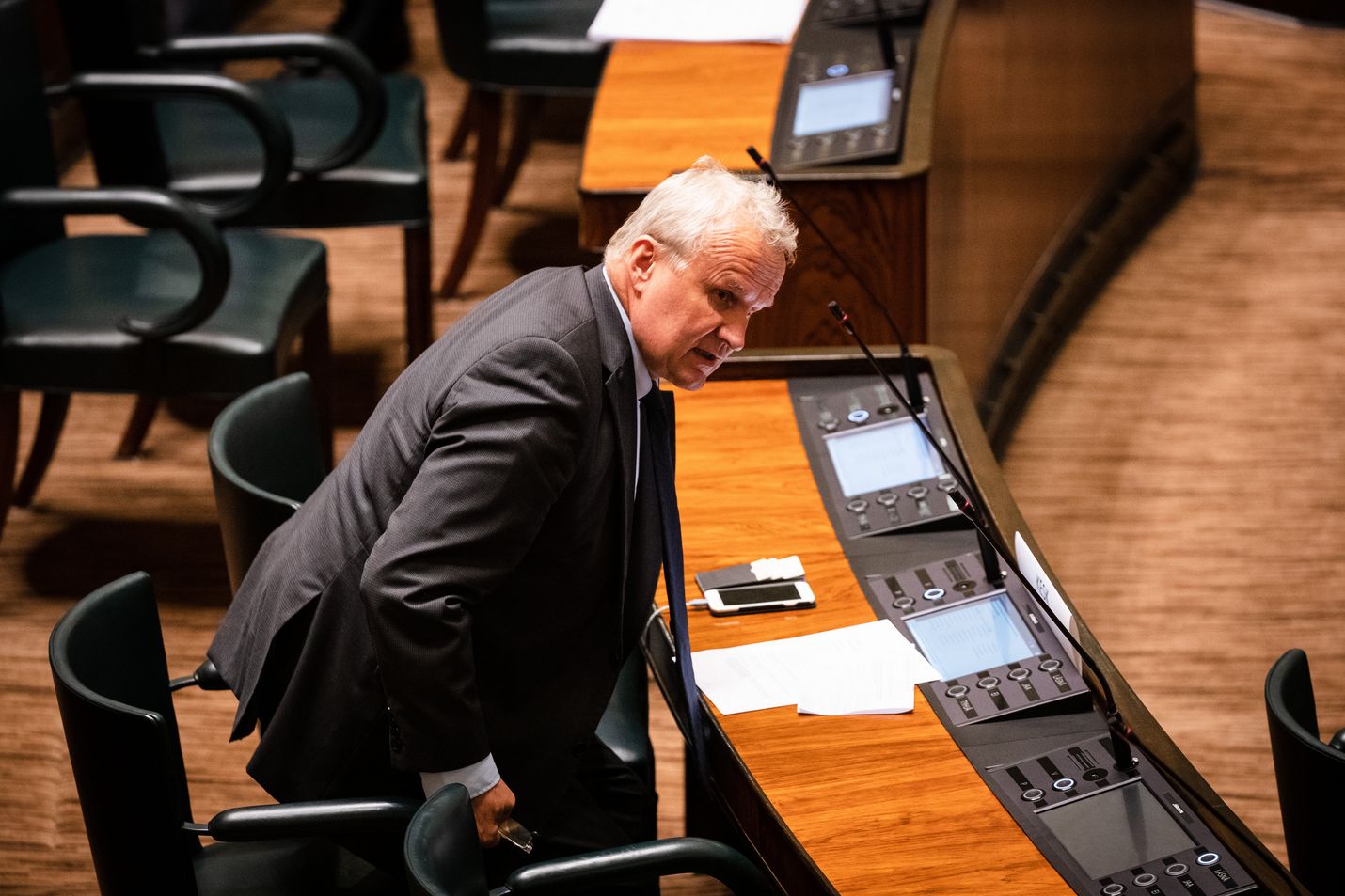 Suteen liittyvän kantelun jättivät keskustan kansanedustajat Hannu Hoskonen (kuvassa) ja Tuomas Kettunen. Hoskonen on eduskunnan ympäristövaliokunnan puheenjohtaja.