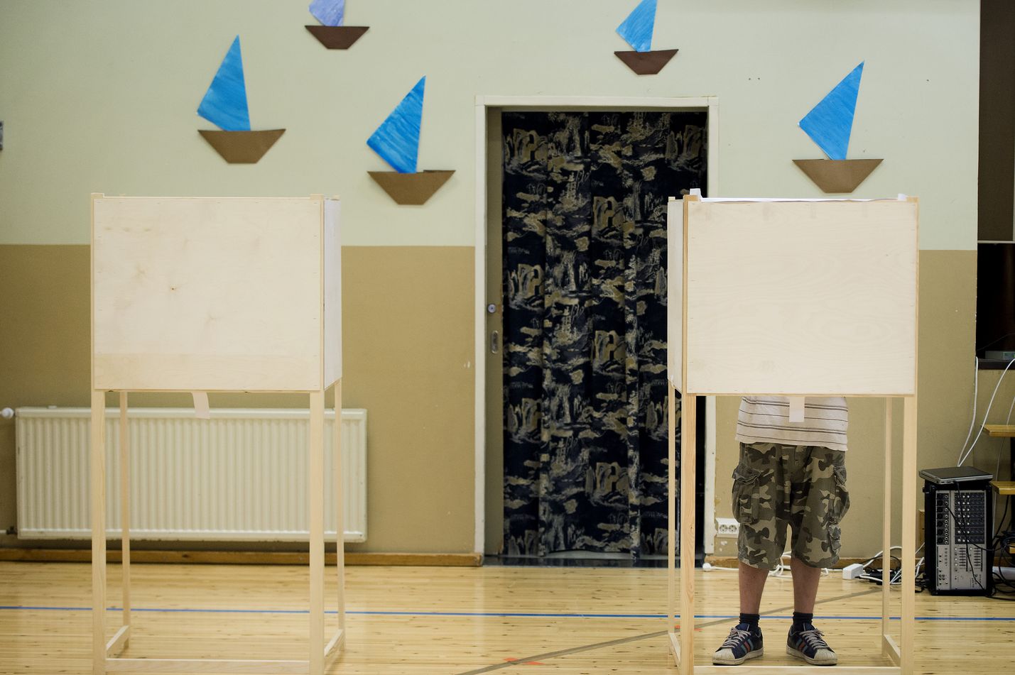 Kuntavaaleissa saa äänestää omalla kynällä, kunhan se ei suttaa eikä saa numeroa näkymään taitetun vaalilipun läpi.