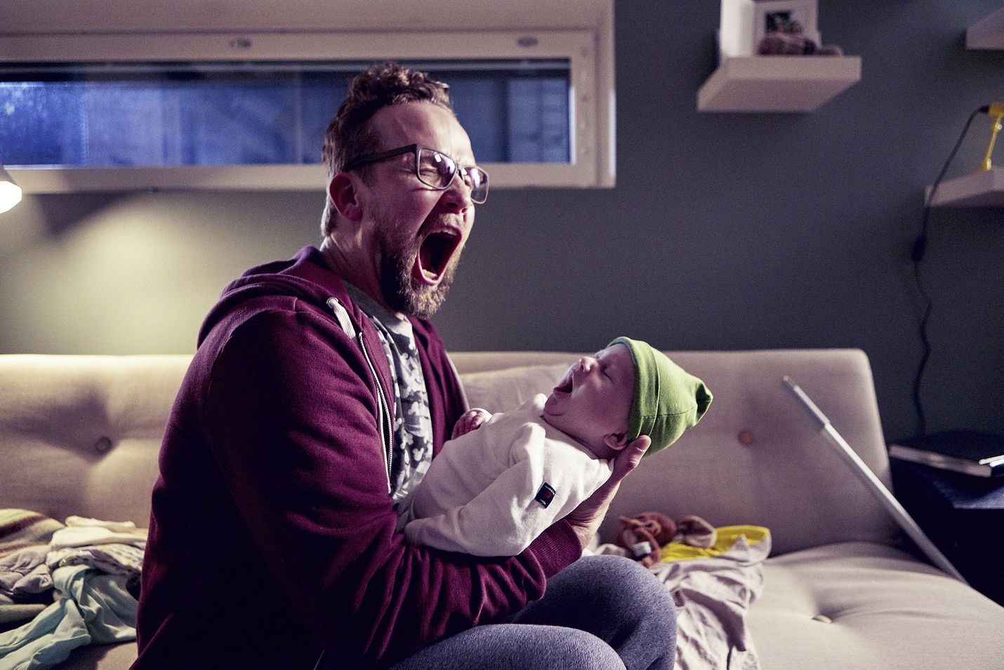 Eve Hietamiehen romaaniin perustuva Yösyöttö on komedia miehestä (Petteri Summanen), joka jää yllättäen vauvan kanssa kaksin.