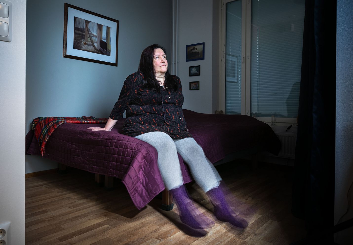 Tarja Nylanderia vaivaa erityisesti alavartalon vasen puoli. Jaloissa vilisevät muurahaiset kulkevat lonkkaan asti. Lääke tuo helpotusta, mutta ei poista vaivaa kokonaan.