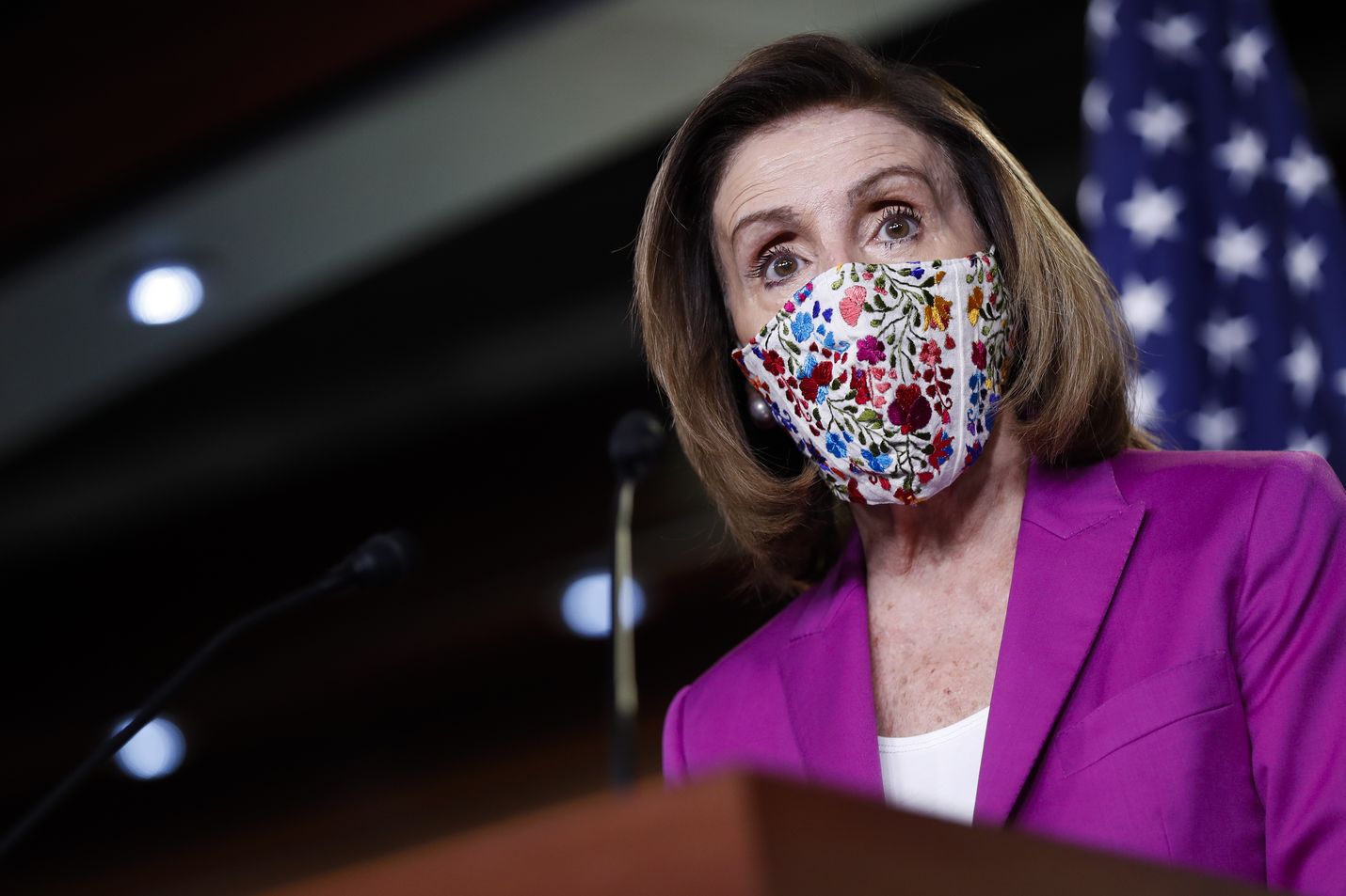 Nancy Pelosi puhui toimittajille torstaina Yhdysvaltain kongressissa.