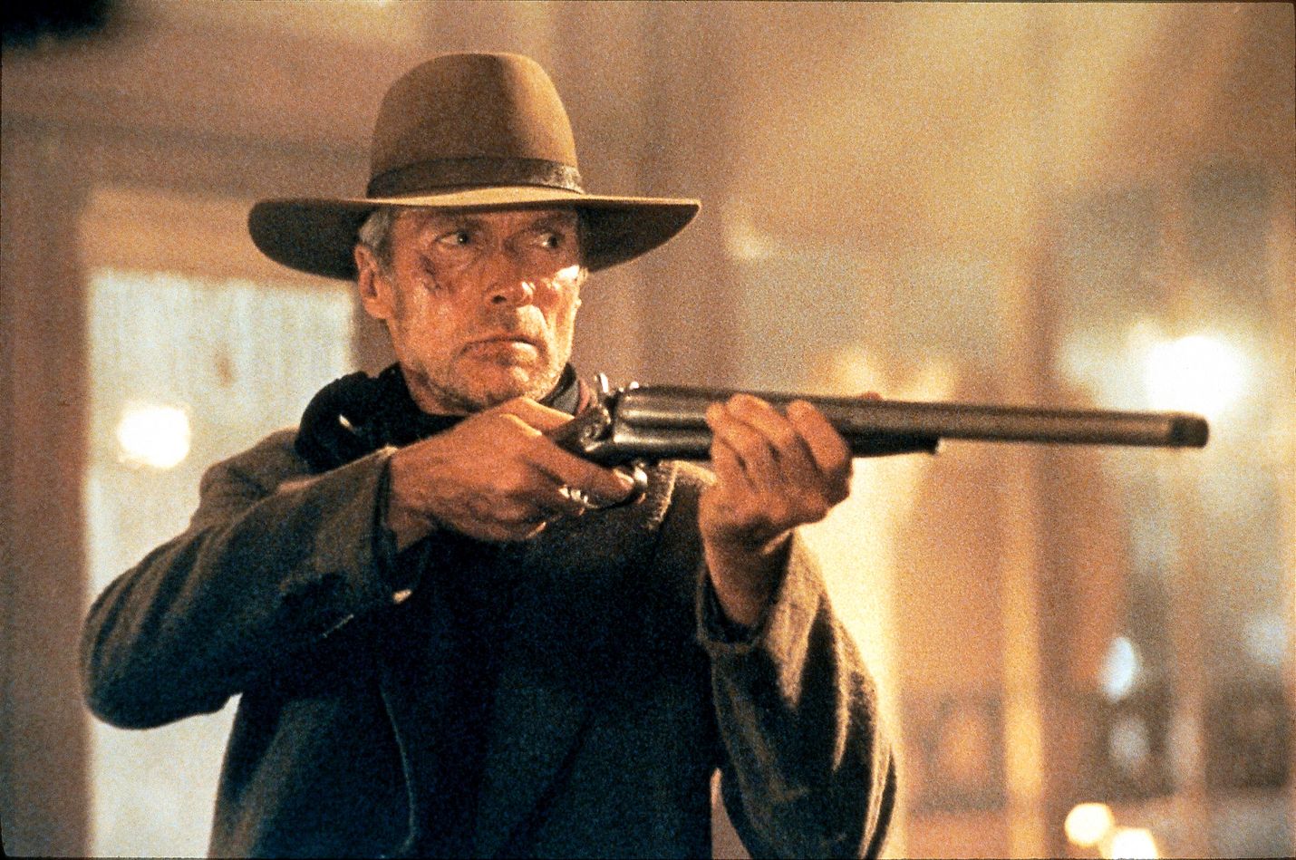 Clint Eastwoodin klassinen lännenelokuva Armoton kertoo aloilleen asettuneesta pyssymiehestä, joka lähtee vielä kerran liikkeelle vääryyttä ja väkivaltaa vastaan.