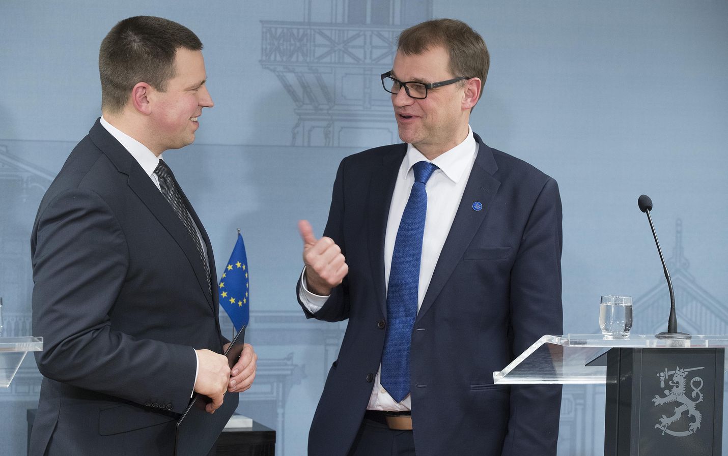 Viron pääministeri Jüri Ratas (vasemmalla) teki ensimmäisen valtiovierailunsa joulukuussa 2016 Suomeen. Kesärannassa hänet otti vastaan silloinen pääministeri Juha Sipilä.