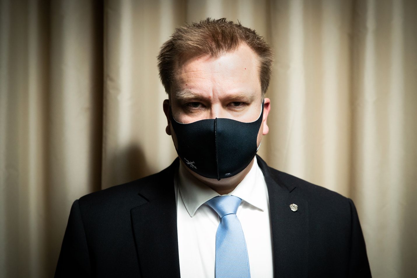Puolustusministeri Antti Kaikkosen mukaan pitäisi pohtia, voitaisiinko siviilipalvelusta suorittavia käyttää virka-aputehtäviin. Nykyinen laki estää sen.
