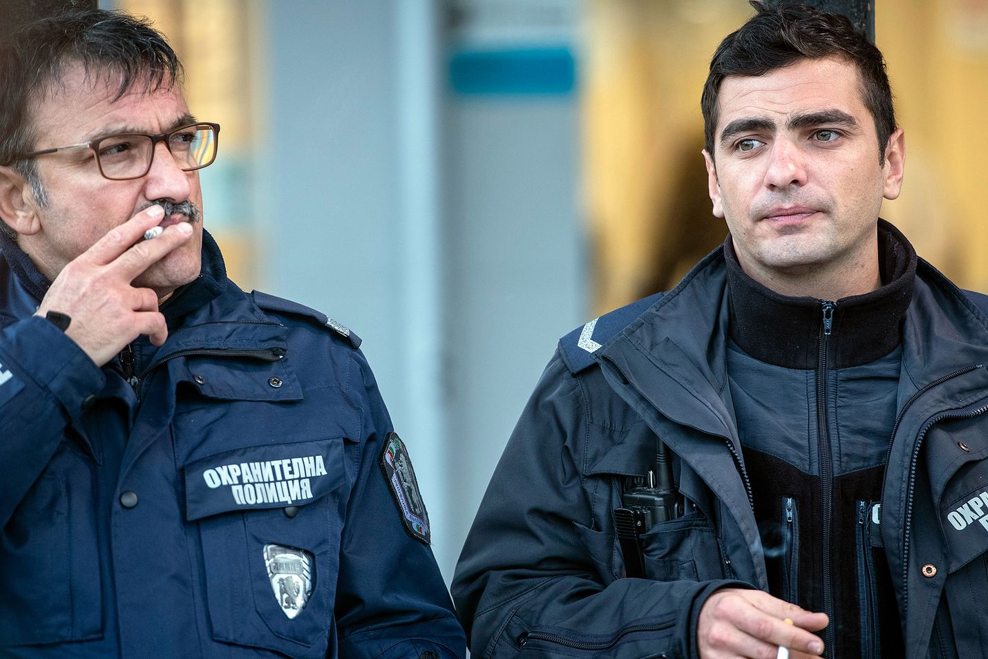 Kolme poliisipartiota kiertää aamuyöllä Bulgarian pääkaupungin Sofian katuja elokuvassa Yöpartio.