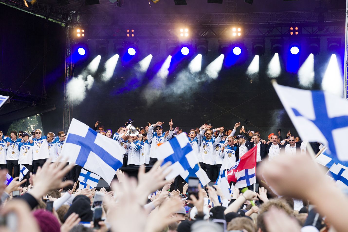 Suomalaiseksi avaruuslentäjäksi kannatusta sai leijonautti Suomen leijonan mukaan. Jääkiekkoleijonat juhlivat maailmanmestaruutta 2019.
