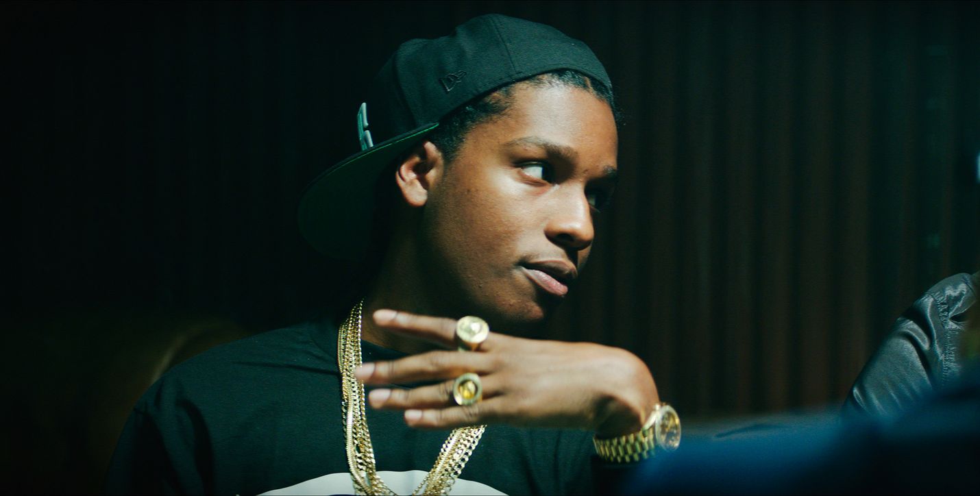 Dope on energinen draamakomedia losangelesilaisen slummin kasvatista, joka tähtää maineikkaaseen Harvardin yliopistoon. Kutsu underground-bileisiin vie Malcolmin (Shameik Moore) kavereineen seikkailuun, joka tekee ensin nörtistä dopen ja ehkä lopulta oman itsensä.