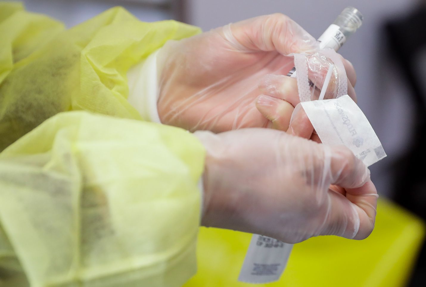 Suomessa kuten monissa muissa Euroopan maissa koronatestiin pääsystä on tehty helppoa. Suomessa testissä voi käydä vaikka oireettomana.