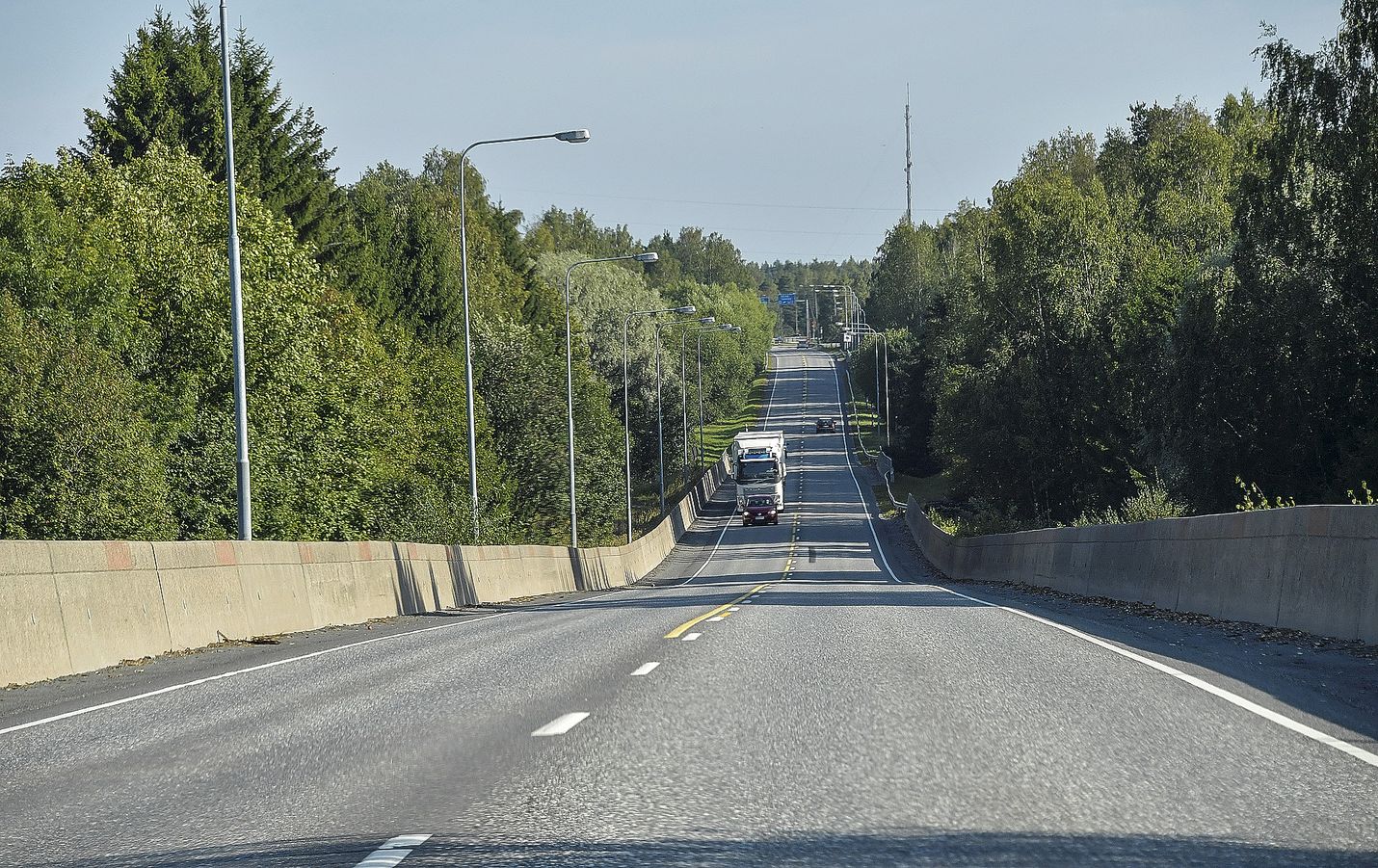 Tällä hetkellä Rauma on liian helppo ja nopea ohittaa ja vähäisetkin näkymät aidan takaa ankeat, joten miksi edes piipahtaa katsomaan. “Rännin” poistaminen toisi kaupunkiimme rauhallisen ja liikenteellisesti turvallisemman ympäristön, kirjoittaa Pasi Mäenranta.