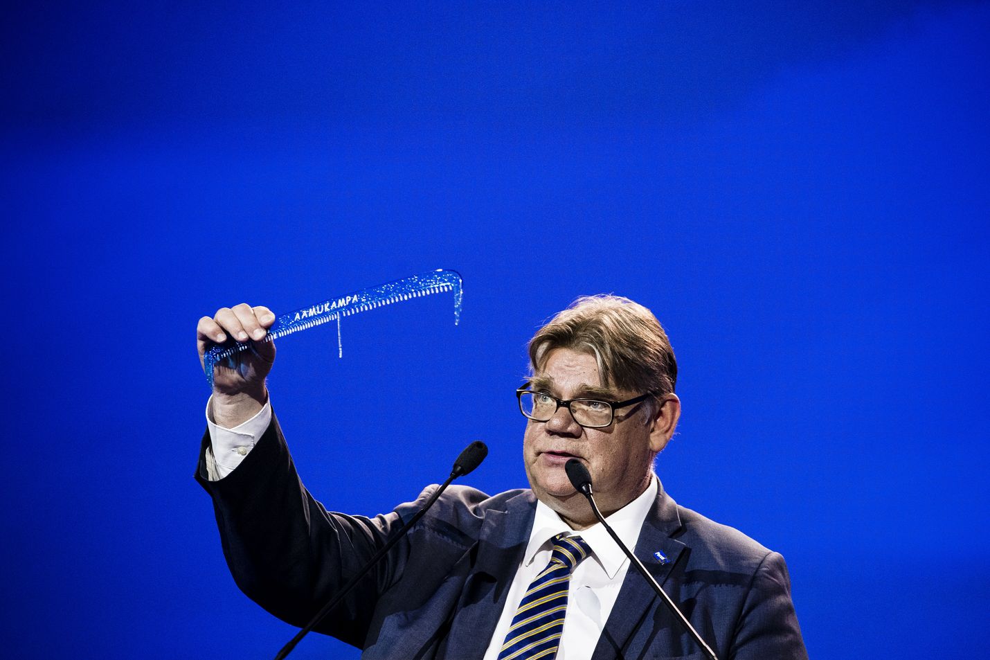 Timo Soini erotettiin Espoon sinisistä vaalimainosjupakan seurauksena.
