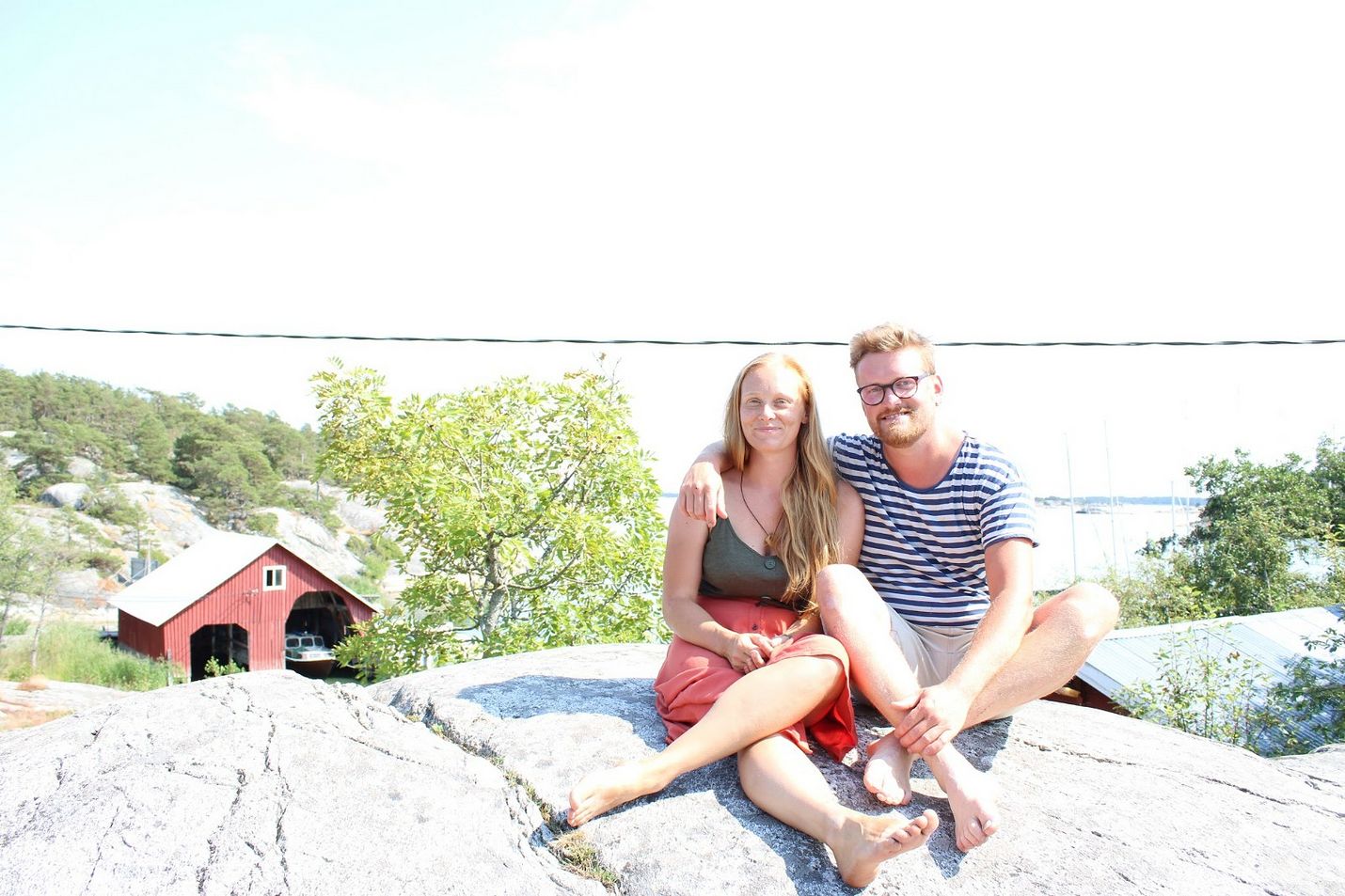 Ida Törnroos ja Simon Strömsund eivät voisi kuvitella asuvansa enää muualla kuin Brännskärin saarella.