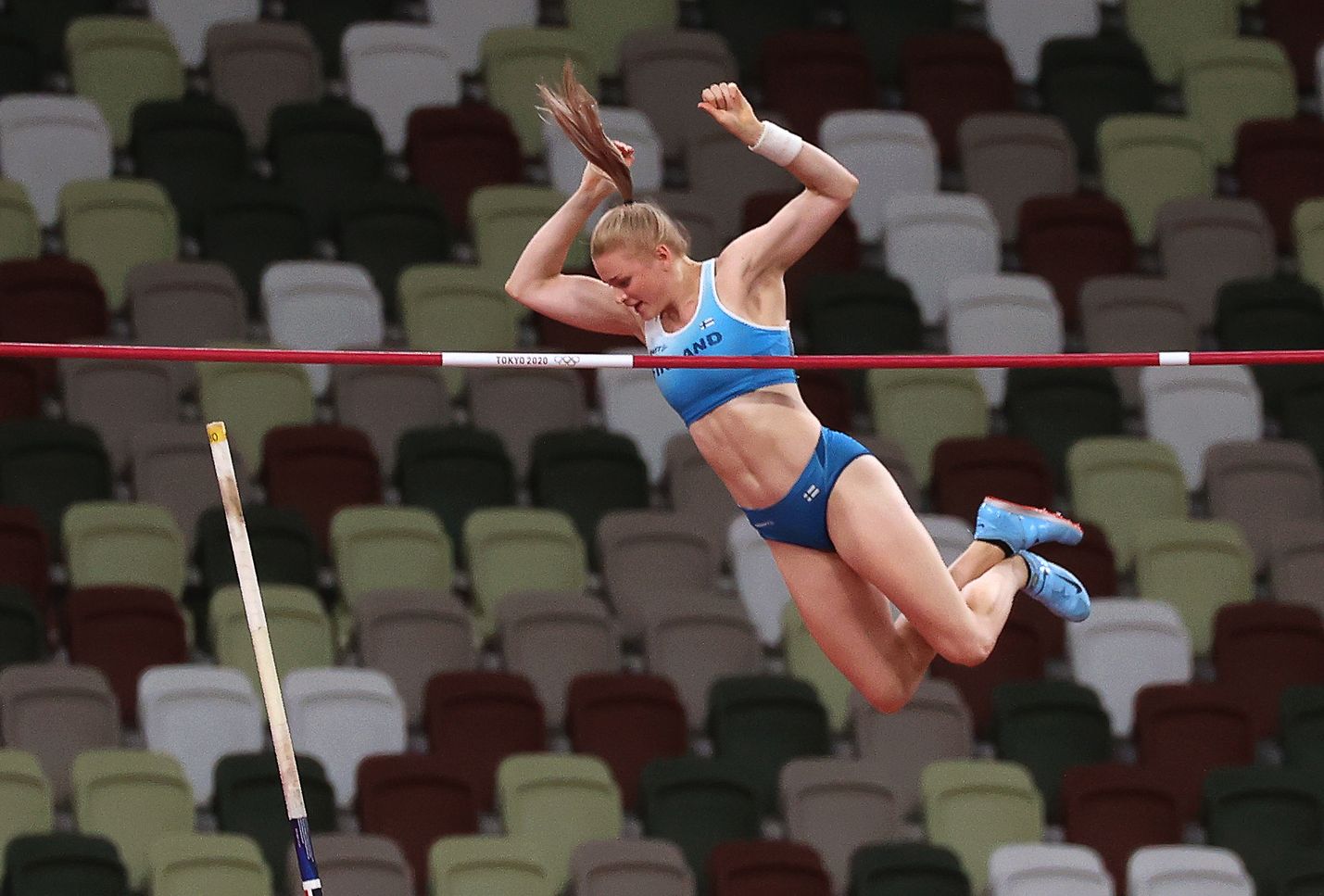 Kirjoittajan mielestä olympiakisoissa menestyminen ei ole Suomelle enää kovin tärkeää. Wilma Murto oli yksi suomalaisonnistujista Tokion olympialaisissa sijoittumalla seiväshypyssä viidenneksi.