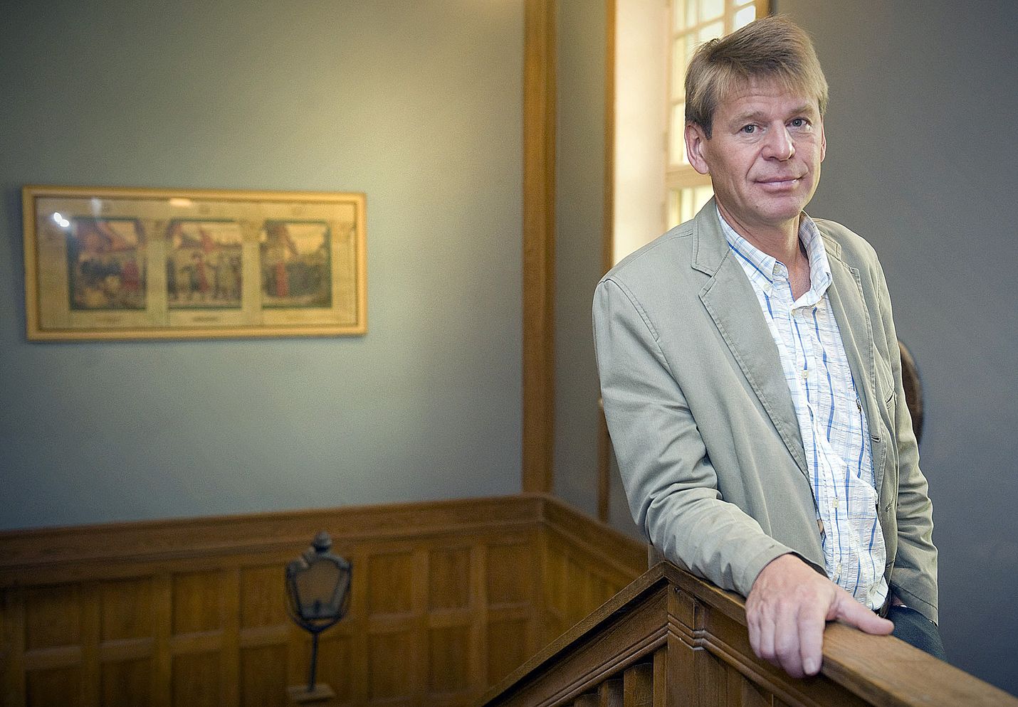 Kansainvälisen oikeuden ja ihmisoikeuksien professori Martin Scheinin työskentelee Firenzen yliopistossa Italiassa. Hän harkitsee rikosilmoitusta viranomaisten koronatoimista, koska lasten tartuntoja ei ehkäistä tarpeeksi.