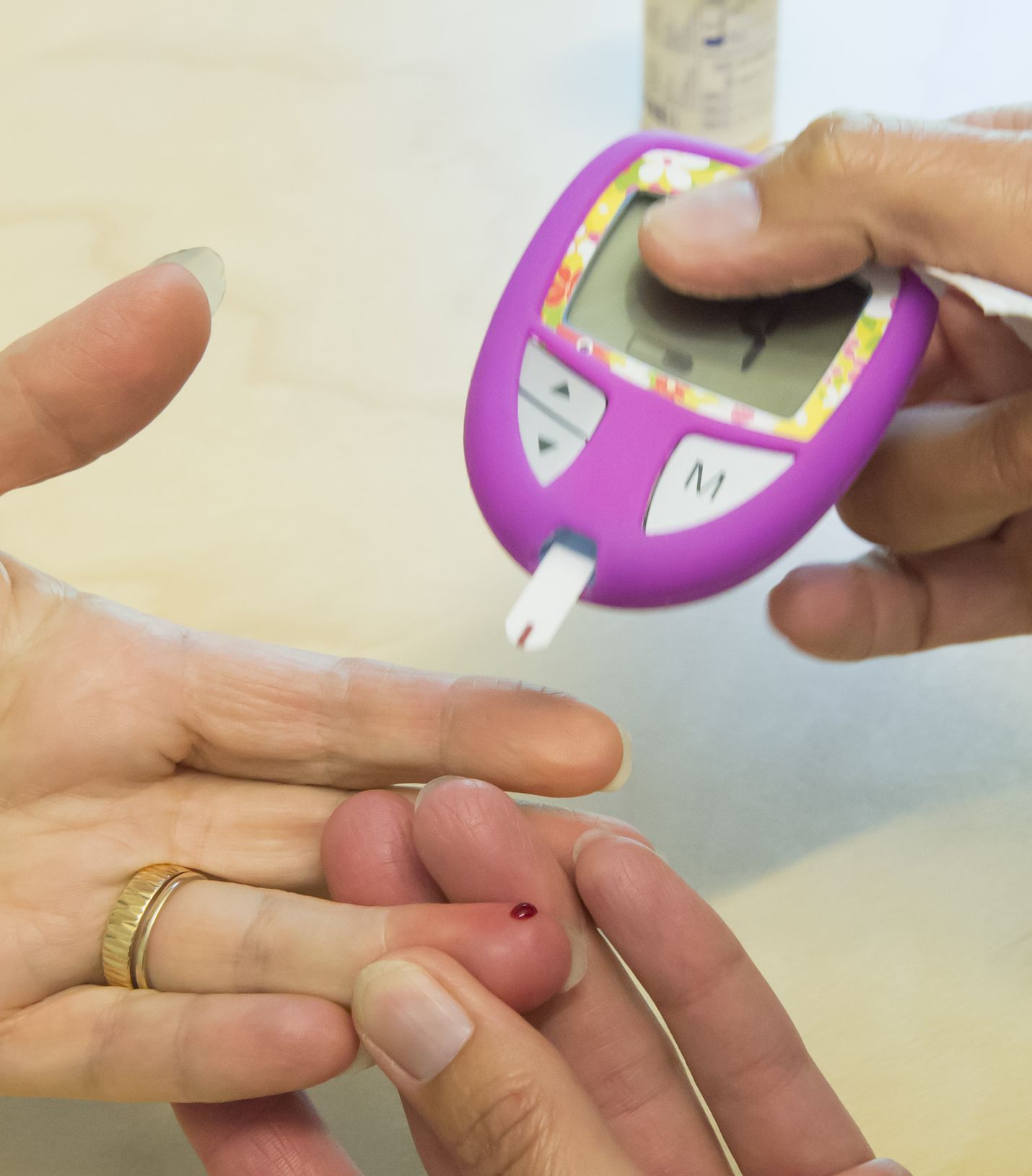 Kirjoittajat pitävät epäoikeudenmukaisena, että diabeteksen hoidon saatavuus ja laatu vaihtelevat asuinpaikan mukaan.
