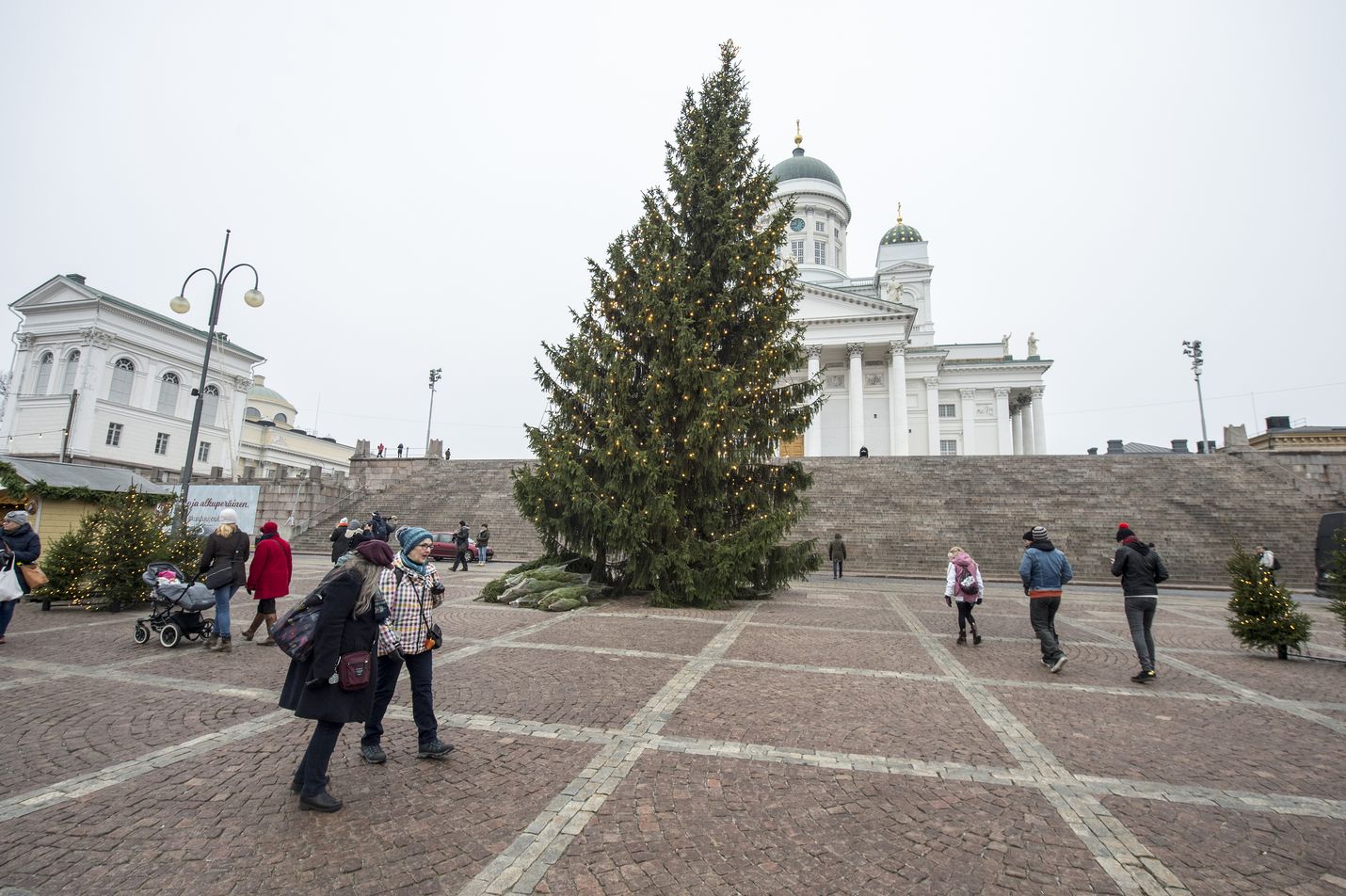 Koronapassia saa yllättäen kysyä perhe- ja lähipiirin yksityistilaisuuksissa, esimerkiksi joulutapaamisissa.