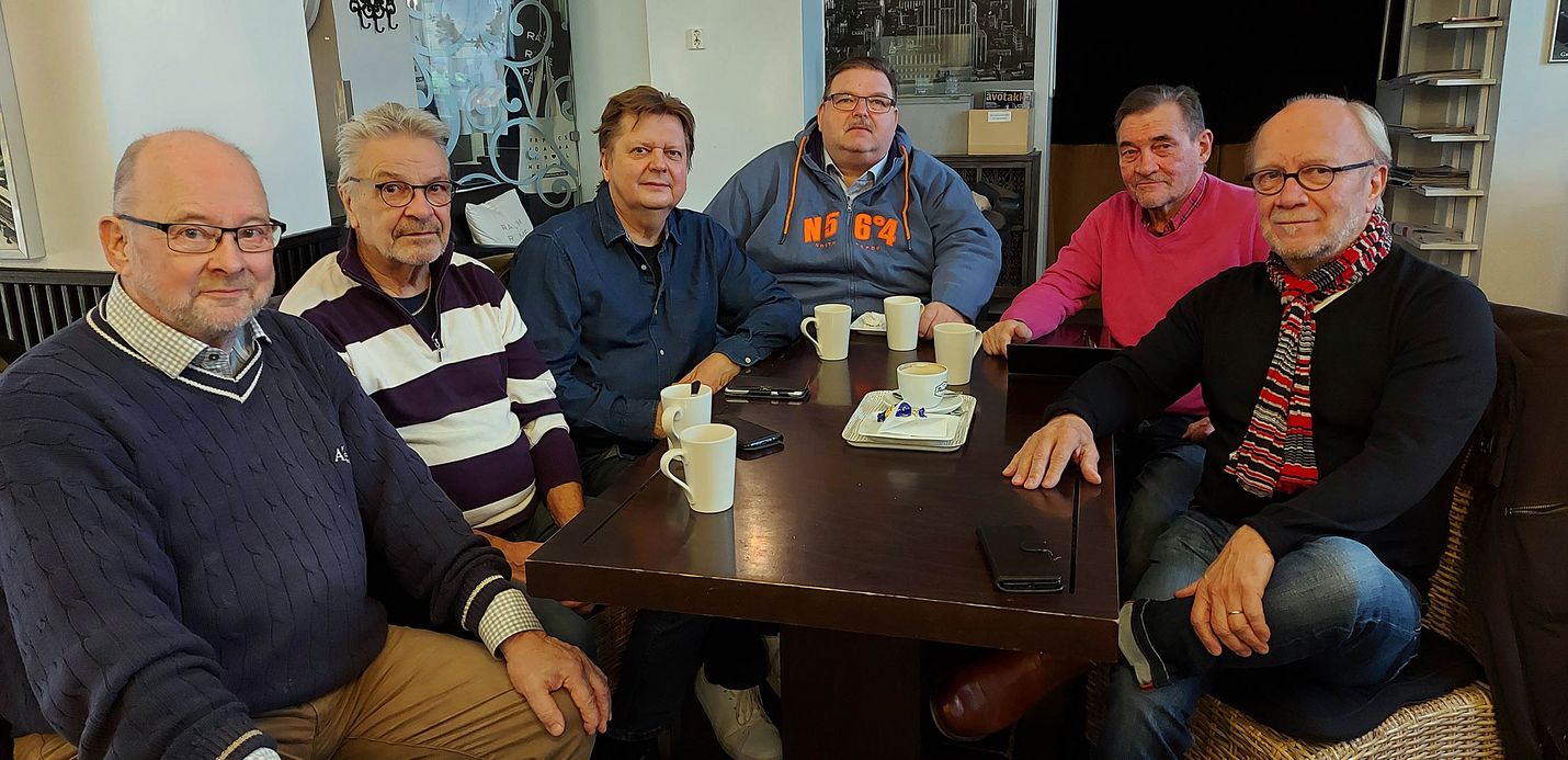 Nostalgiatanssien työryhmään kuuluvat Markku Salminen (vas.), Tapani Jäntti, Pekka Kuisma, Jari Pelamo, Pekka Wallenius ja Hannu Pärssinen.