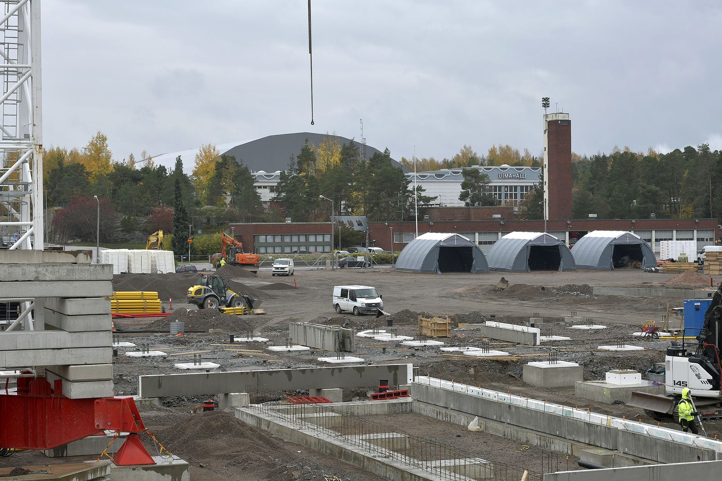 Suuret rakennushankkeet värittävät Rauman tulevia vuosia. Karin kampuksen rakentamisen ohella rakennetaan uutta paloasemaa ja Kaunisjärven seniorikeskusta. Lisäksi suunnitellaan kahta uutta koulua: puukoulua Uotilaan sekä Kourujärven ja Nanun koulut yhdistävää Nanujärvelän koulua.