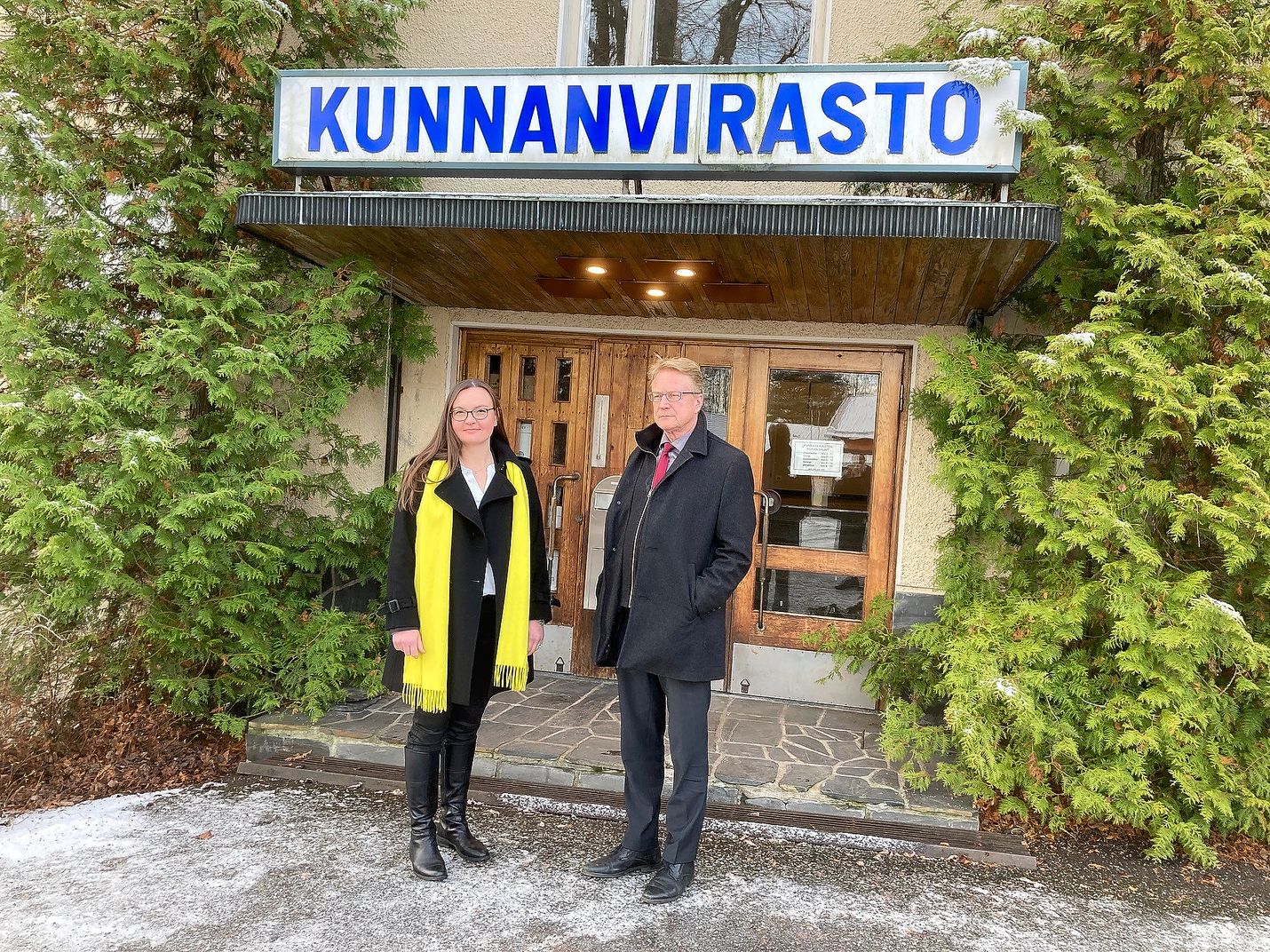 Pyhärannan taloudessa näyttää tasapainoiselta, kertovat vt. kunnanjohtaja Harri Hiitiö ja vt. talous- ja hallintojohtaja Aino-Liisa Jalonen. Itse kunnanviraston suhteen tilanne on kehnompi, sillä talossa kärsitään sisäilmaongelmista.