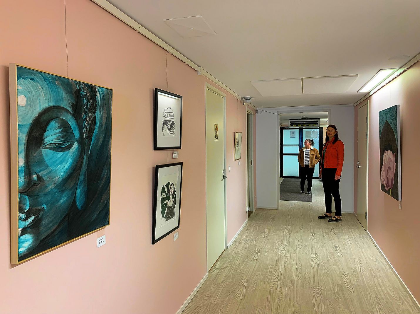 Kriisikeskus Ankkurpaikan tiloissa Raumalla on esillä Rauman taidegraafikoiden teoksia. Näyttely liittyy 23.–29.5. vietettävään Mieli ry:n Mental Health Art Week -tapahtumaan.