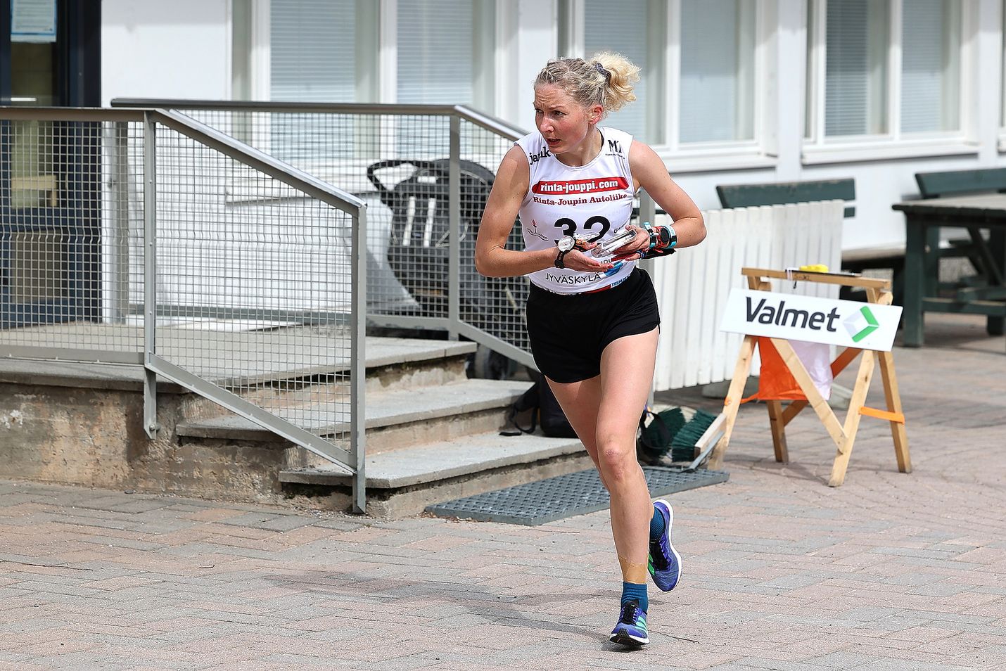 Marika Teini on löytänyt oivallisen sprinttisuunnistusvauhdin. Jyväskylän SM-sprintissä hän saavutti hopeamitalin.