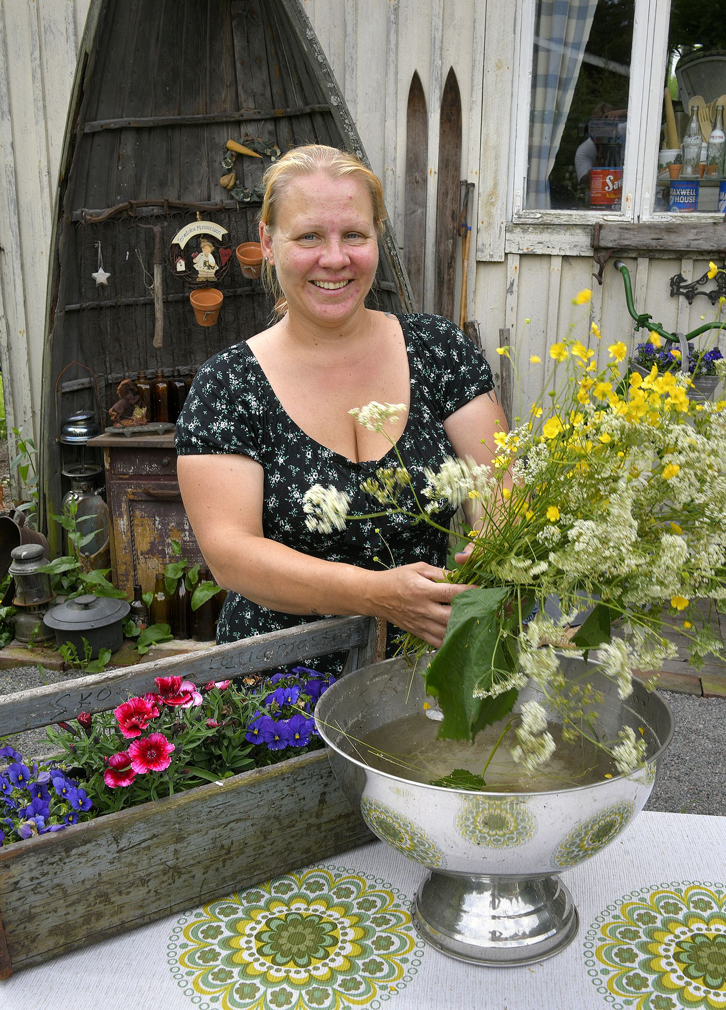 Marika Nurmi rakastaa puutarhanhoitoa, joka on hänelle sekä terapiaa että henkireikä.