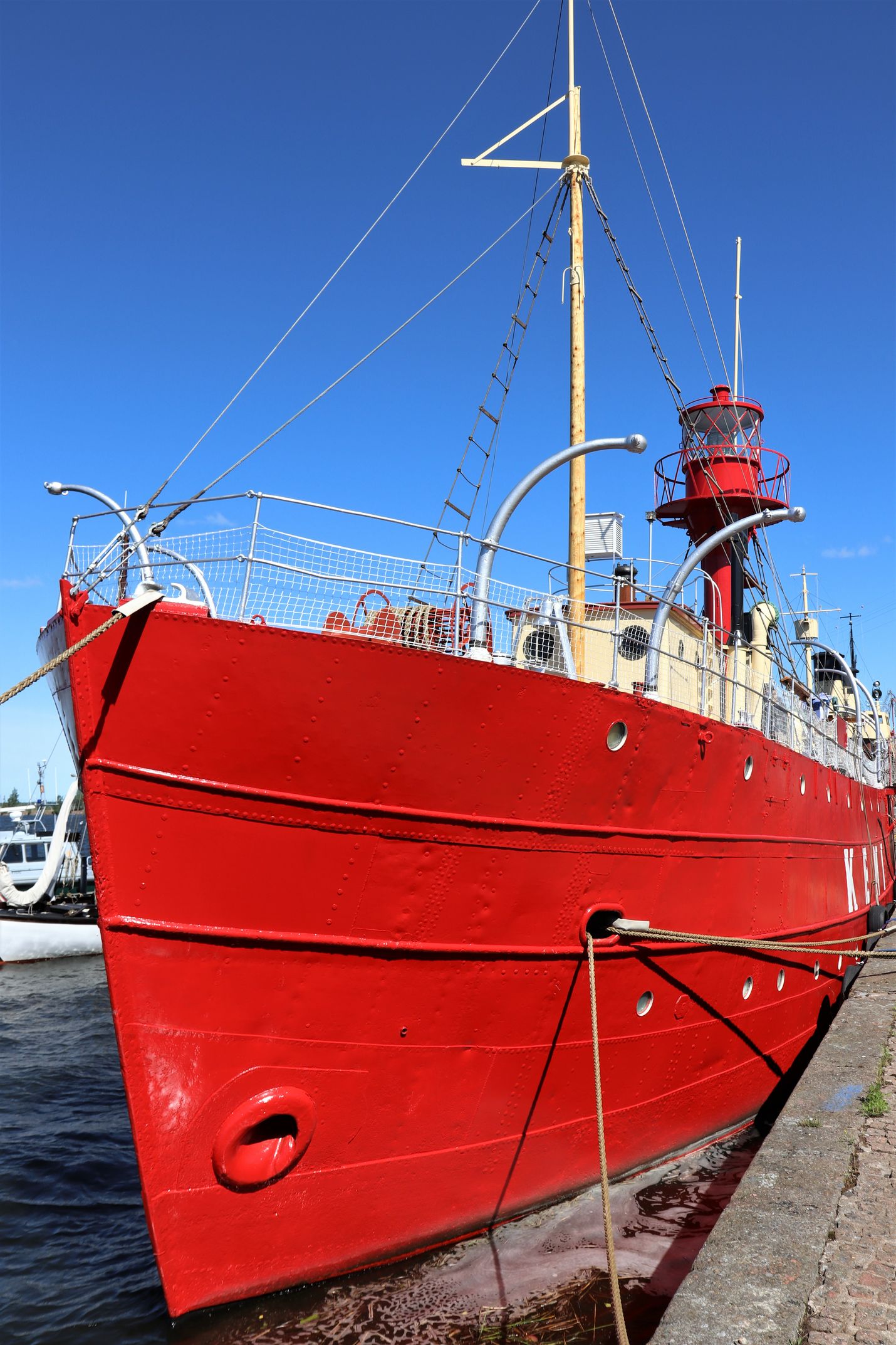 Kemi on ainoa purjehduskunnossa pidetty ja museoitu kotimainen majakkalaiva. Siihen pääsee tutustumaan Merikeskus Vellamon laiturissa Kotkassa. Alus on avoinna kävijöille 4. syyskuuta asti.
