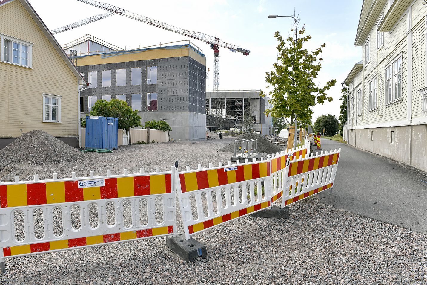 Karin Kampuksen rakennustyömaa ja alueella tehtävät katu- ja vesijohtotyöt ovat vaikuttaneet liikennejärjestelyihin.