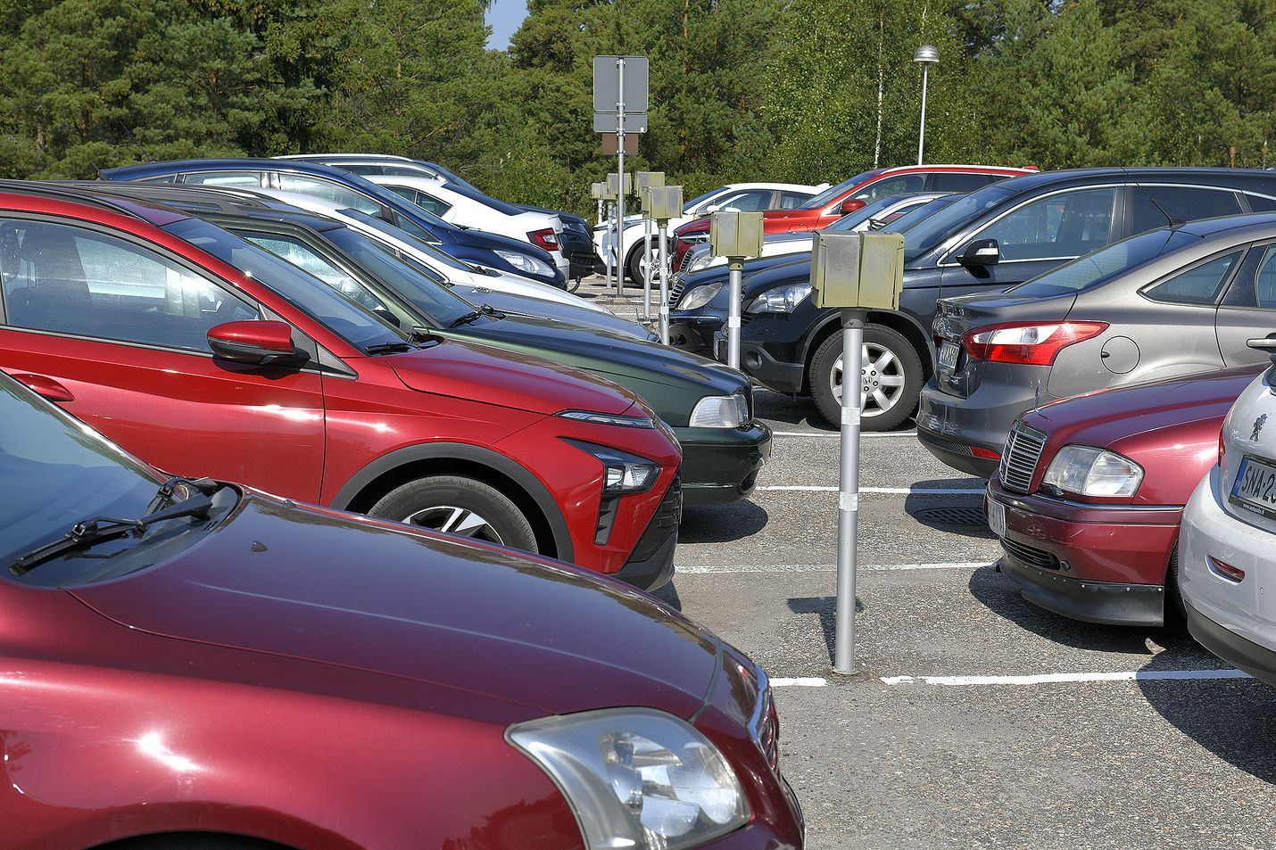 Autojen nettihuutokauppapalvelun kautta Suomen autoliikkeet pääsevät käsiksi kuukausittain jopa 6000 auton valikoimaan. 