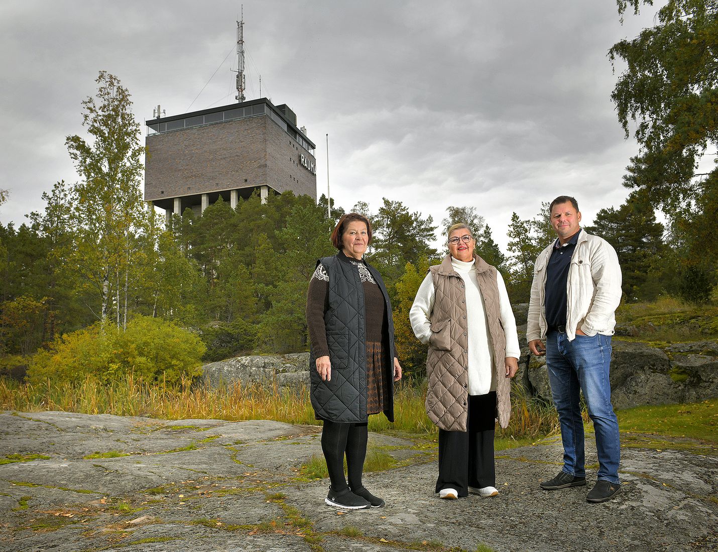 Kristiina Sillanpää (vas.), Outi Laivola ja Mikko Koistinen ovat 