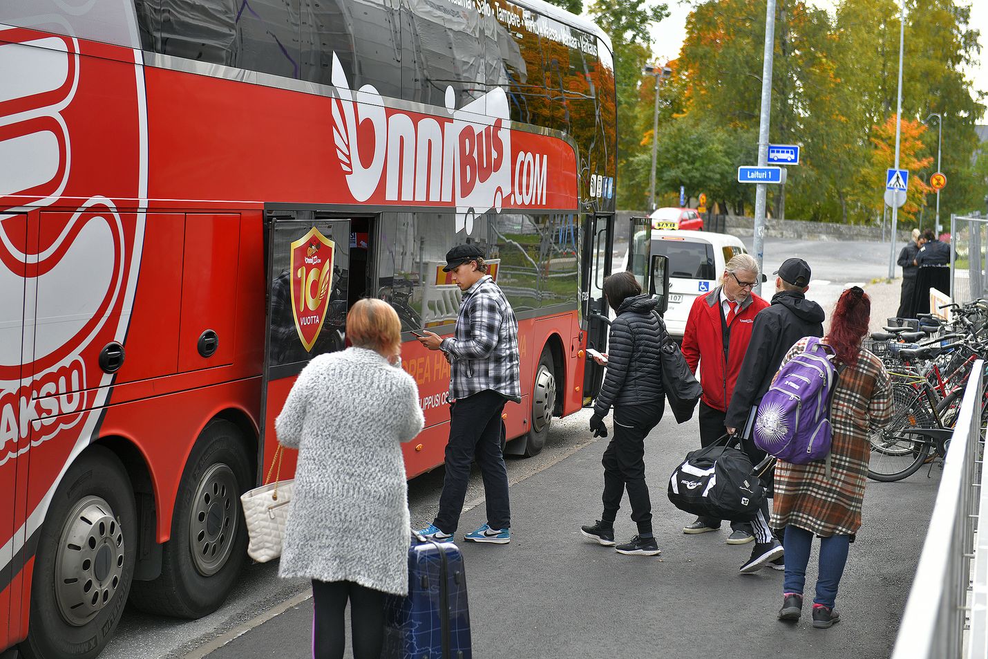 Rauman linja-autoasema on väliaikaisesti seurakuntatalon vieressä. Seuraavan sijainnin etsintä on käynnissä.