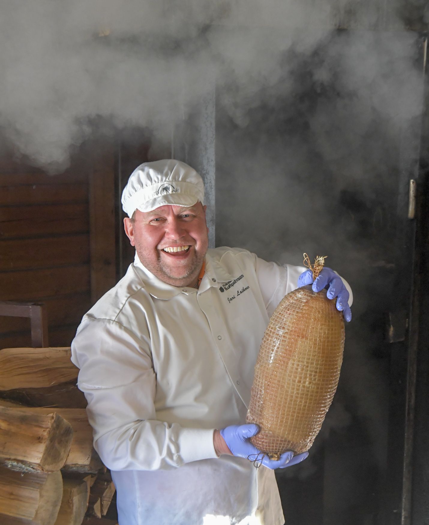 Saunapalvikinkun erityinen valmistustapa on voimakkaasti sidoksissa suomalaiseen saunakulttuuriin, mikä erottaa sen muista maista. Paikallista saunapalvikinkun tuotantoa edustaa Kivikylä.