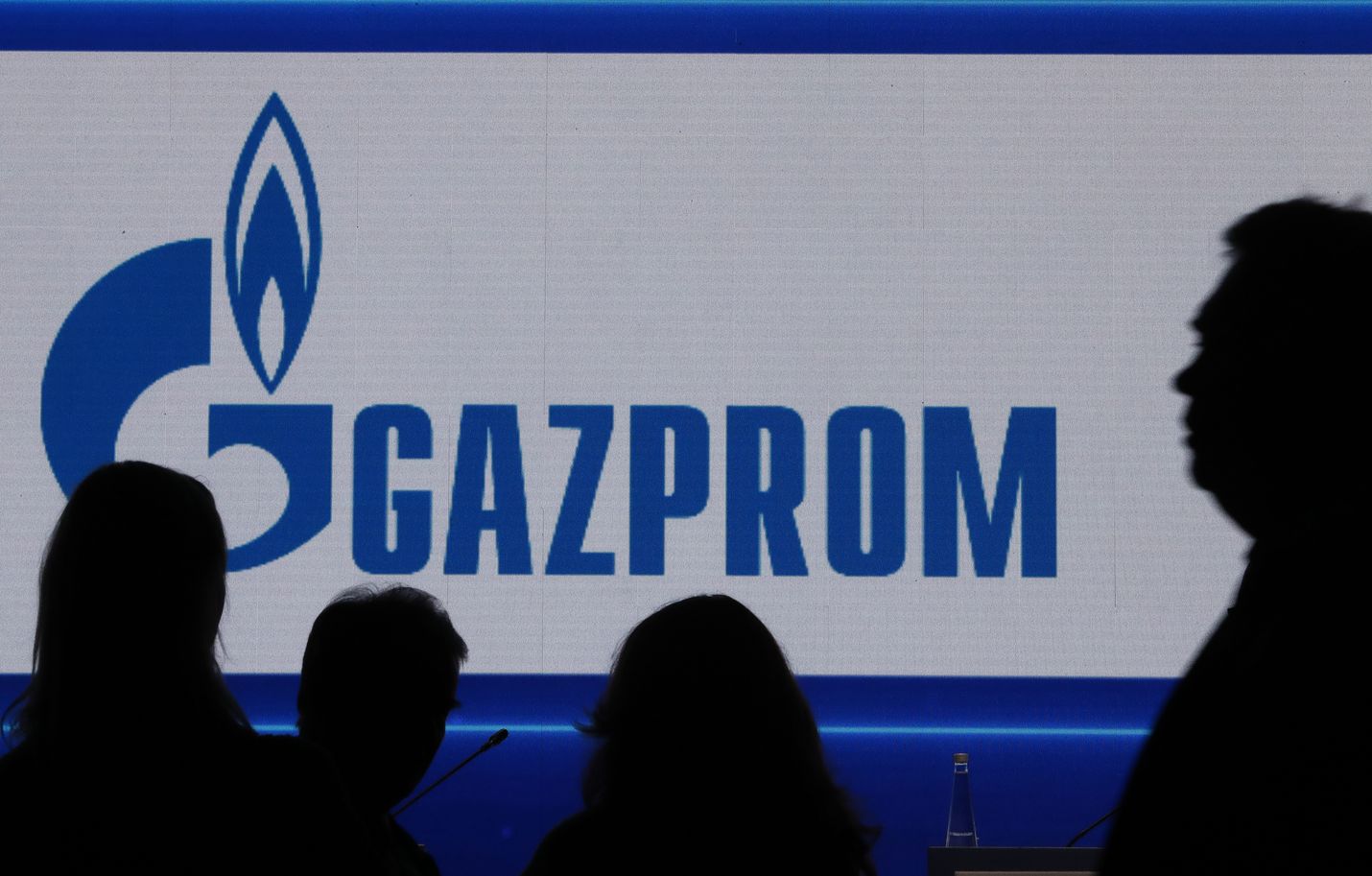Kaasujätti Gazpromin omistajissa ja johtajistossa tapahtuu muutoksia karmaisevalla tavalla. Pelissä ovat valtion valta ja Venäjän isoin rahakirstu.