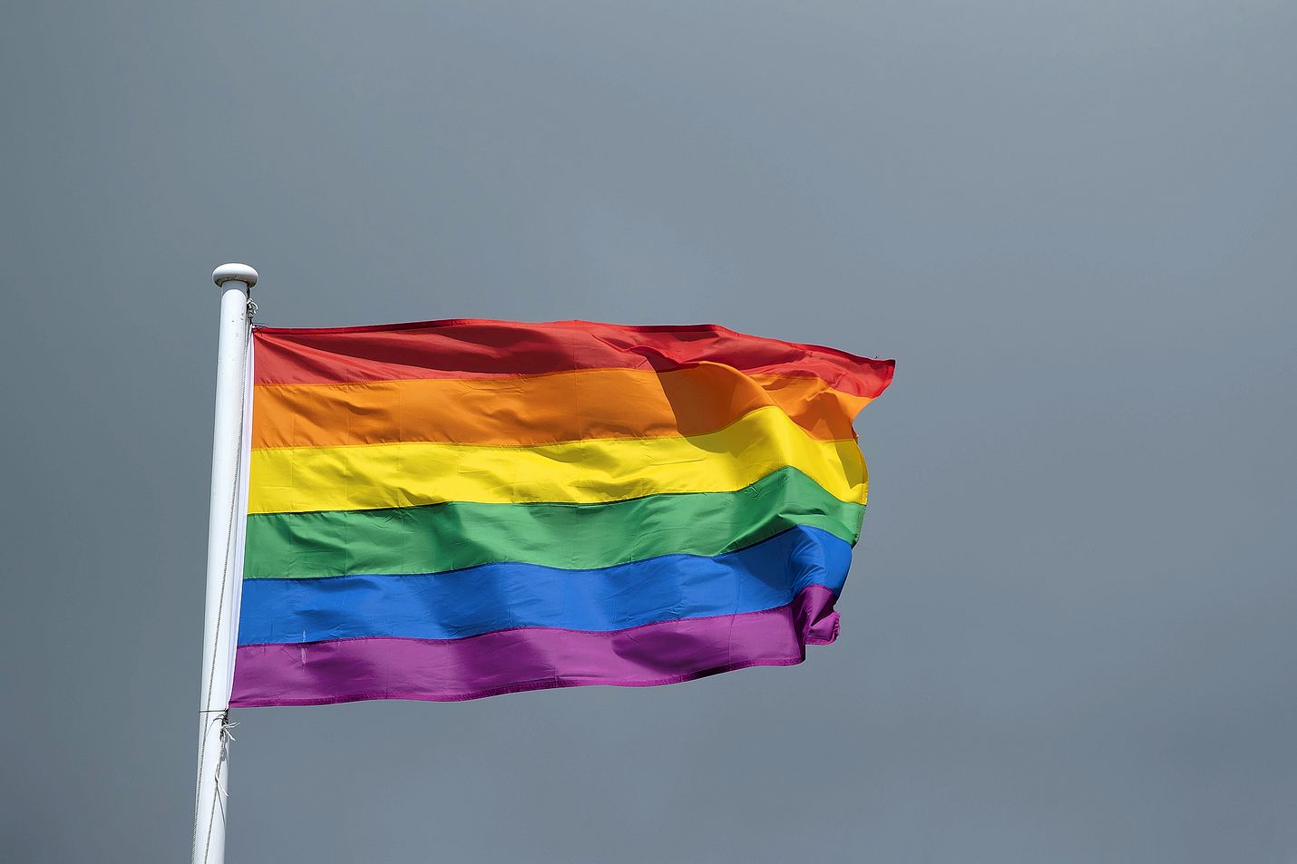 Seksuaalivähemmistöjen sateenkaari- eli Pride-lippu nousee Rauman kaupungintalon edustan salkoon ensi vuonna.