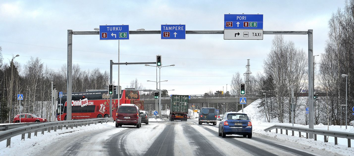 Valtatie 12 kulkee Raumalta Kouvolaan. Ryhmä esittää, että tie tulisi ottaa osaksi E16-tietä. Se kulkee nykyisellään Pohjois-Irlannista Ruotsiin.