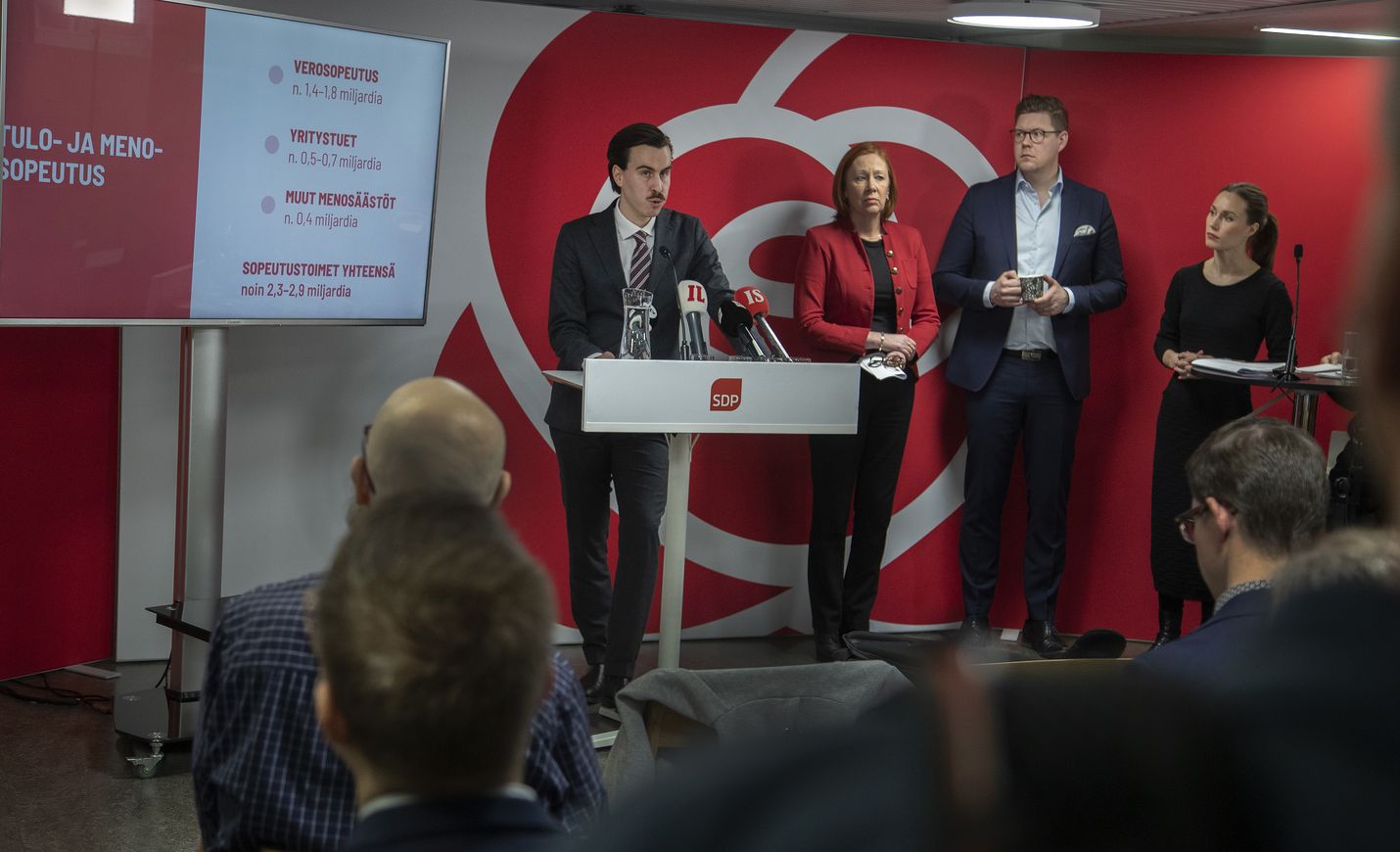 Sdp:n varapuheenjohtaja Matias Mäkynen esitteli puolueensa talouspoliittista linjaa yhdessä kuntaministeri Sirpa Paateron, eduskuntaryhmän puheenjohtajan Antti Lindtmanin ja pääministeri Sanna Marinin kanssa.