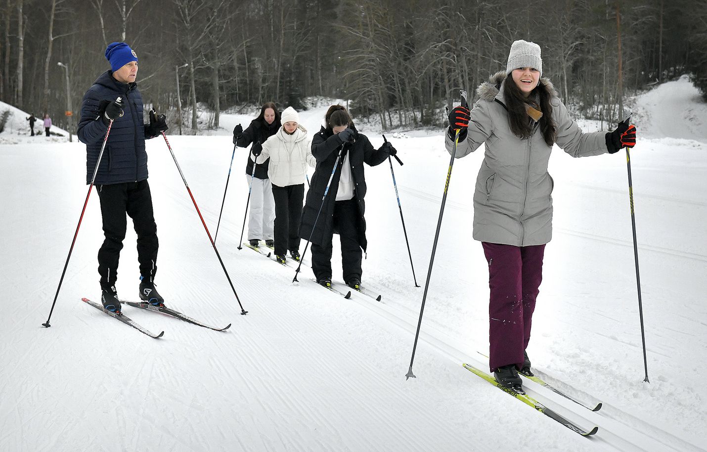 Kreikkalainen Francesca Manologlou osallistui tiistaina Lähdepellolla hiihtokouluun. Manologlou tutustuu tällä viikolla Raumaan Erasmus-vaihdon kautta. Hän on viihtynyt Suomessa erittäin hyvin ja nauttii muun muassa lumesta, jota ei juuri Kreikassa näe. 