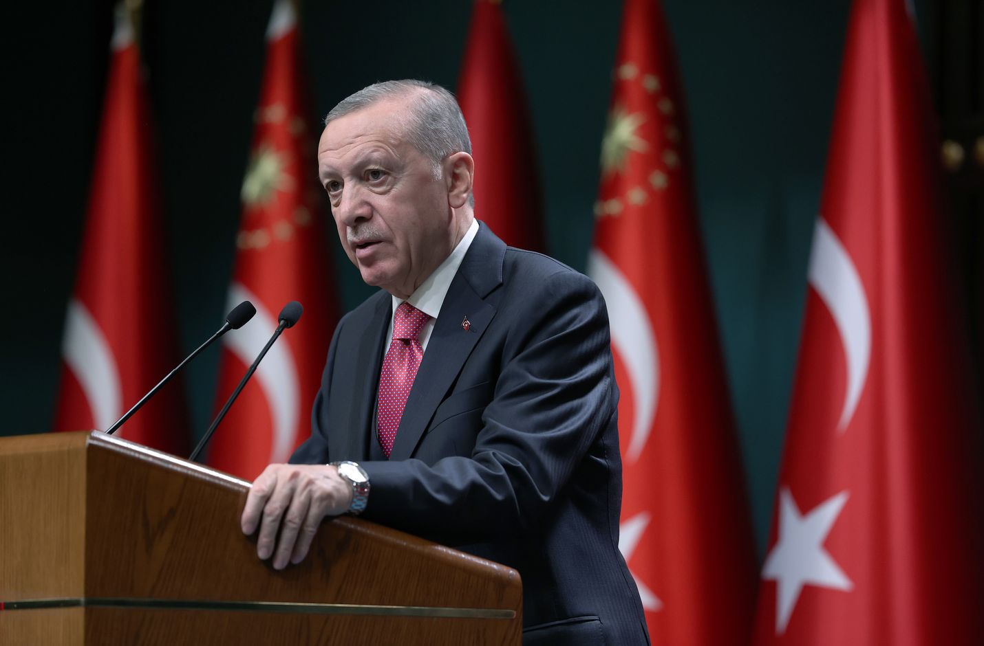 Turkin presidentti Recep Tayyip Erdoğan sanoi keskiviikkona, että haluaa kertoa suoraan presidentti Sauli Niinistölle lunastavansa lupauksensa Suomen Nato-jäsenyyden ratifioinnista.