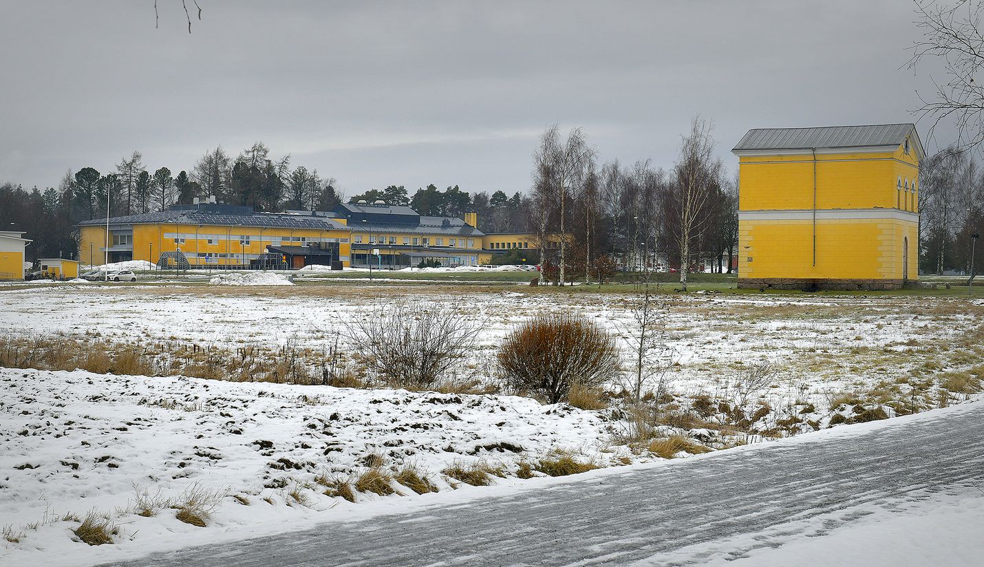 Lavilan makasiinin takana sijaitseva maa-alue on varattu Eurajoen uuden päiväkodin paikaksi.