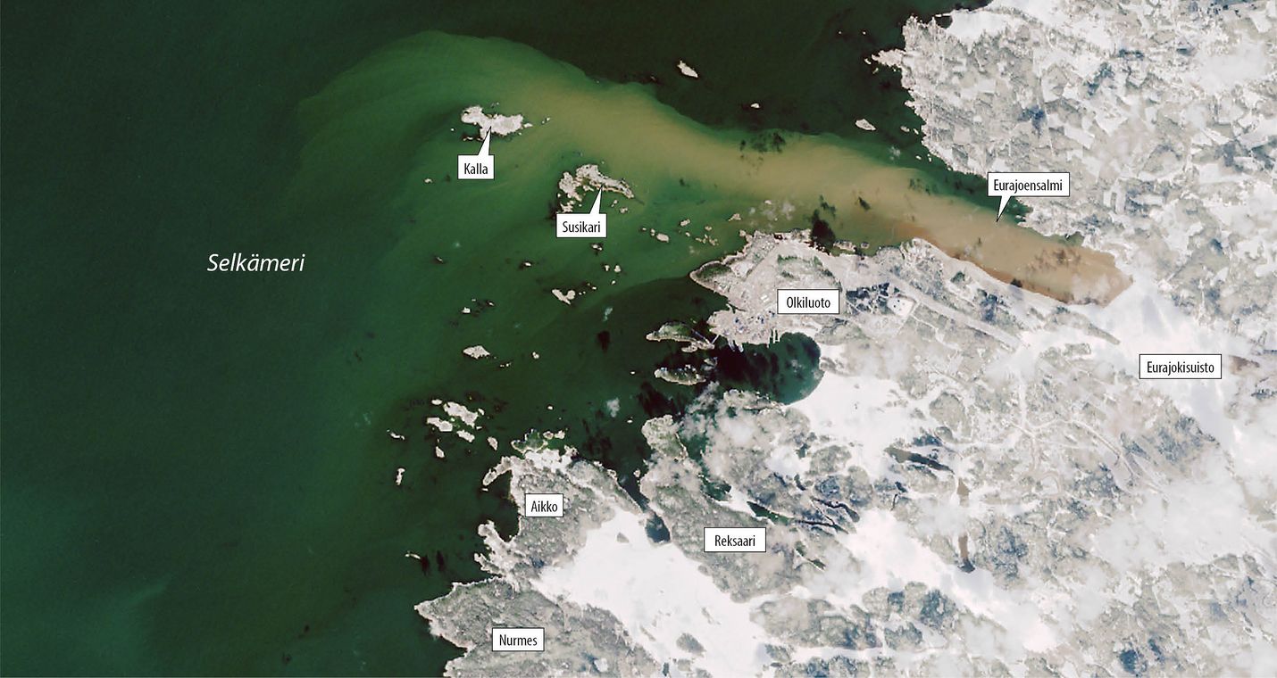 Sunnuntaina otetussa satelliittikuvassa Eurajoen tuomen veden suuri kiintoainekuormitus näkyy erittäin voimakkaana. Anna Soirinsuon mukaan satelliittikuvien aineistoa voidaan mahdollisesti tulevaisuudessa käyttää jokikohtaisen kuormituksen arviointiin.