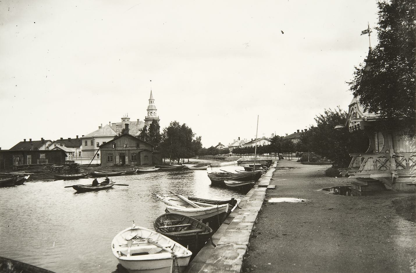 On sitä ennenkin Kanalissa soudeltu. Kuva on vuodelta 1908.