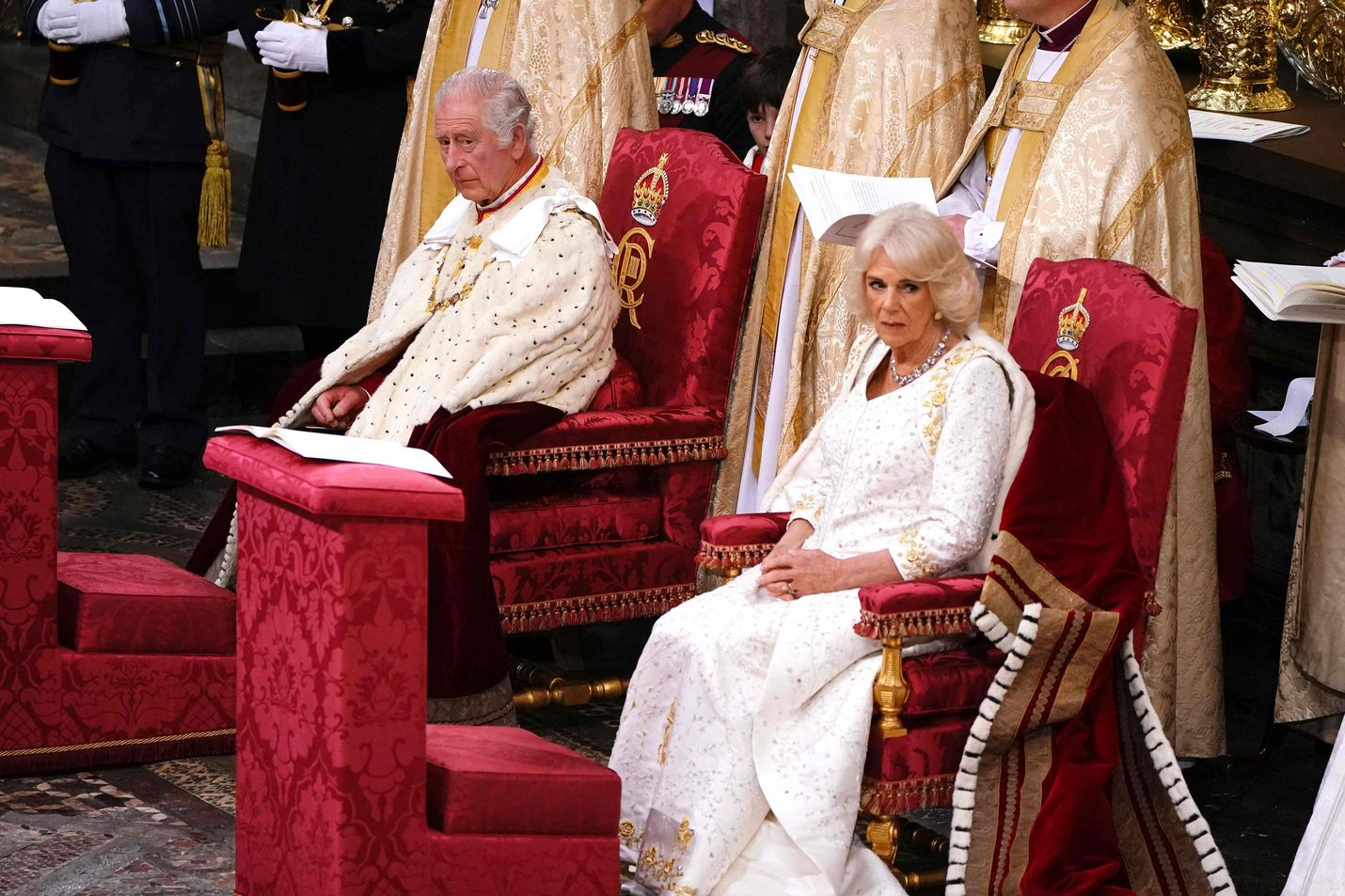 Charles on järjestyksessään 40. Yhdistyneen kuningaskunnan monarkki, jonka kruunajaiset pidetään Westminster Abbeyssa. Edellisen kerran kruunajaiset nähtiin Britanniassa vuonna 1953, kun Charlesin äiti, kuningatar Elisabet kruunattiin. Kuvassa myös Charlesin kuningatarpuoliso Camilla.