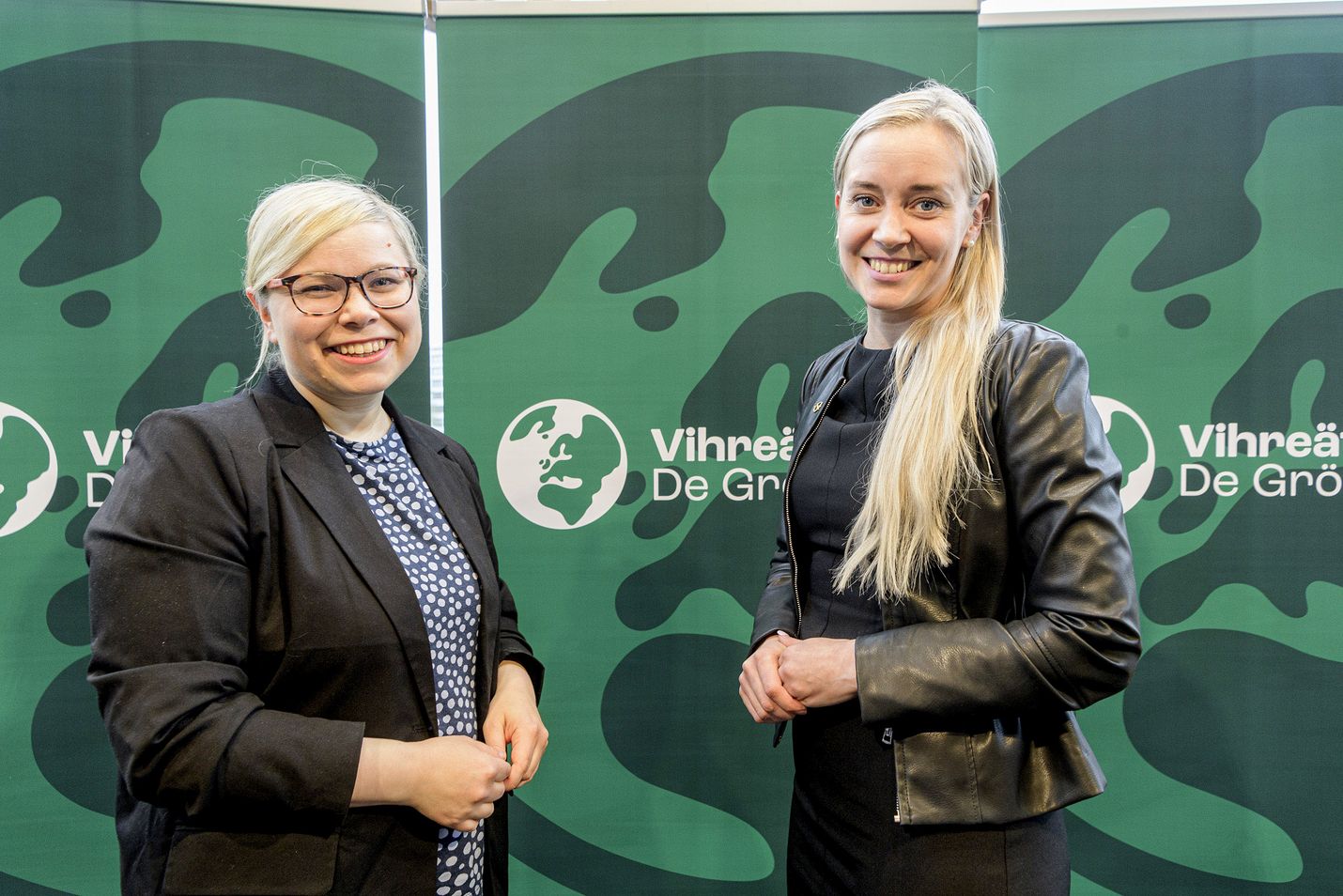Vihreiden puheenjohtajaehdokkaat Saara Hyrkkö ja Sofia Virta ovat molemmat korkeasti koulutettuja, hieman yli 30-vuotiaita naisia. Eroja löytyy kuitenkin muun muassa talousajattelussa. 