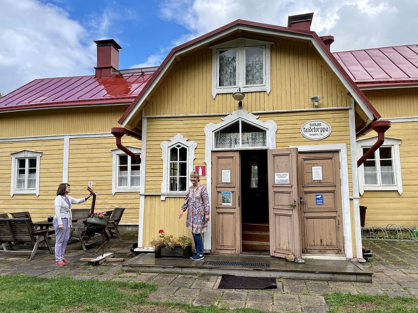Harrastajataiteilijayhdistys Inspira ry ylläpitää ja hoitaa talkoilla kaupungin omistamaa Nokan taidetorppaa Fåfängan niemessä.