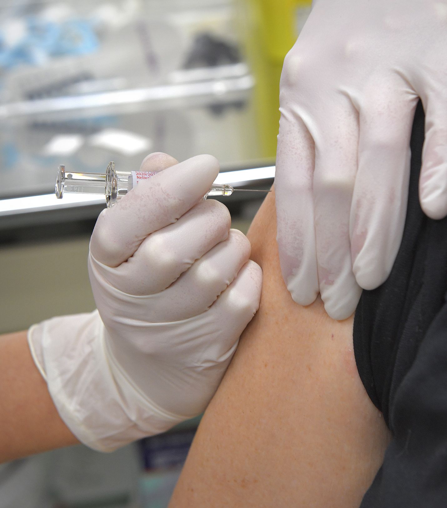 Influenssan osalta riskiryhmien rokotukset käynnistyvät loka-marraskuun vaihteessa. Rokotuksia on silloin tarjolla muun muassa terveysasemilla ja rokotuspisteissä.
