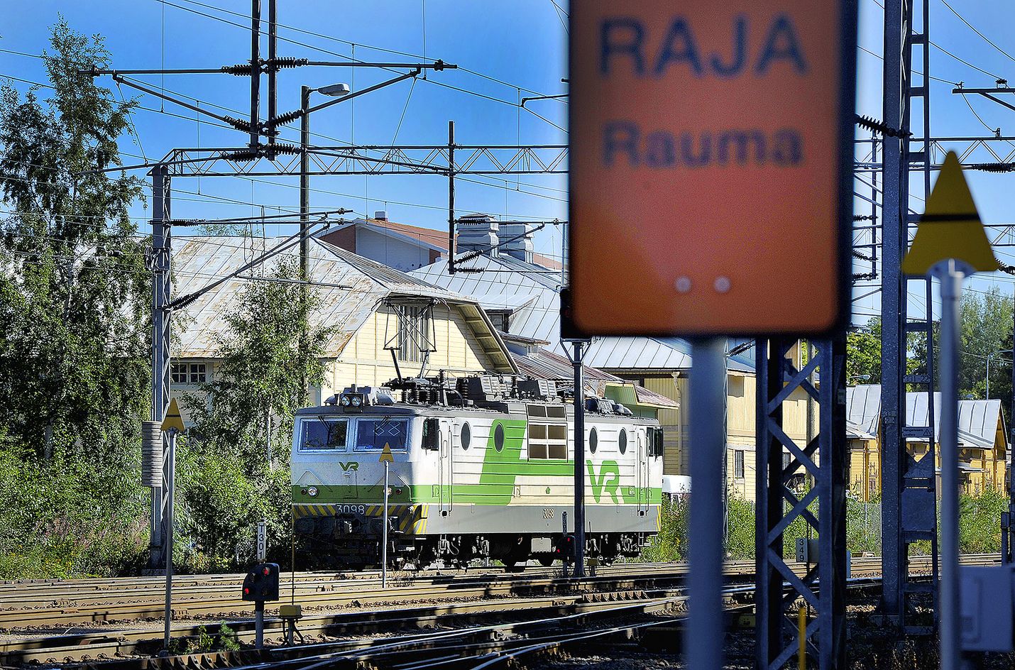 Raideyhteys satamaan ja itse satama ovat Nokian sisämaakaupungin kiinnostuksen kohteita Rauman suuntaan. 