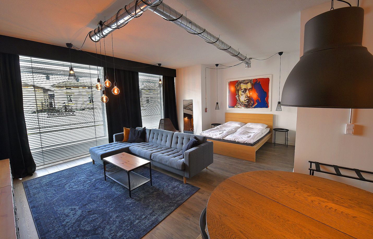 Kaupungin komeimman hotellihuoneen titteli menee Hotelli Vanhan Rauman loftstudiolle, jossa on tilaa liki 90 neliötä.