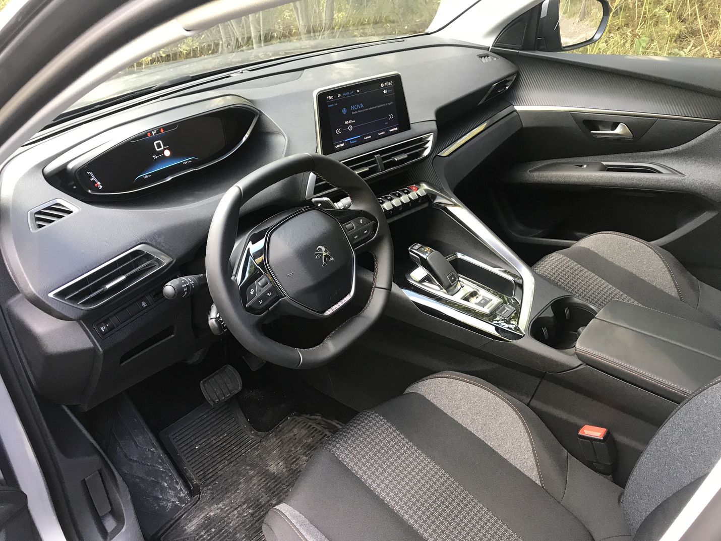 Peugeot 5008 Suv >> Koeajo Peugeot 5008 Tarjoaa Tilaa Ja Tyylia Peugeot 5008 Suv >> Koeajo Peugeot 5008 Tarjoaa Tilaa Ja Tyylia