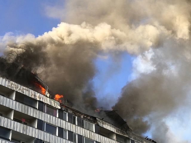 Kuvat ja video: Raju tulipalo tuhosi suuren tuotantohallin Porissa täysin